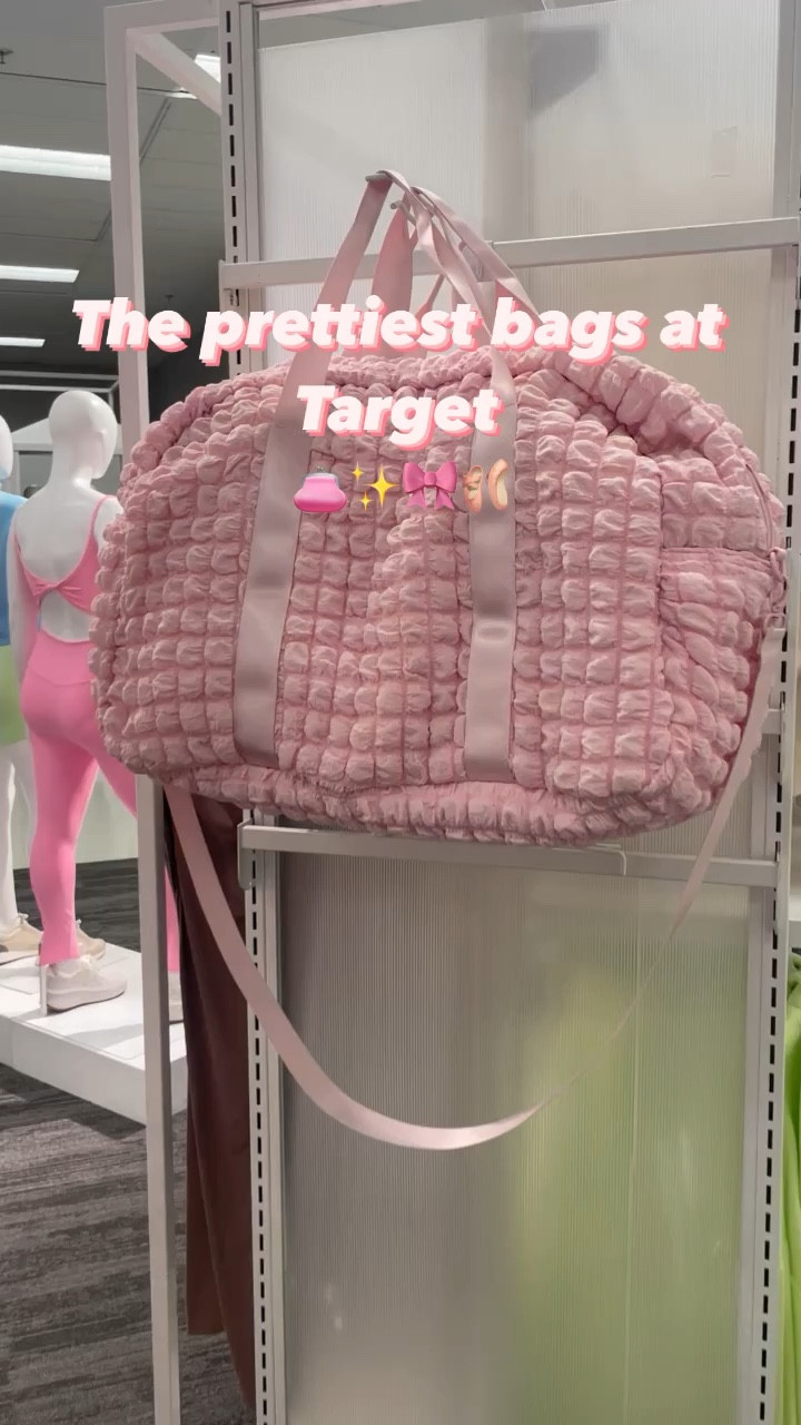 The prettiest pink bags! 👛✨🛒🎀