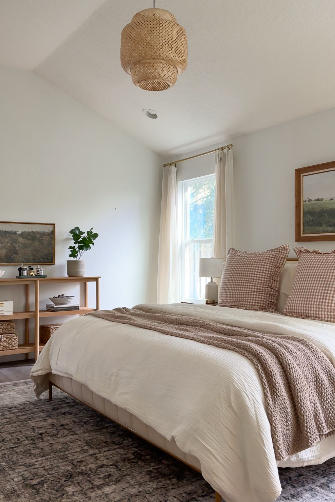 Affordable bedroom decor & bedding

King comforter set, Loloi rug, amber Lewis, studio McGee, magnolia, target home, Walmart home, Amazon home 

#LTKHome