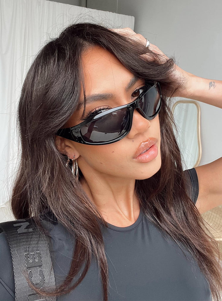 Mora Sunglasses Black | Princess Polly US