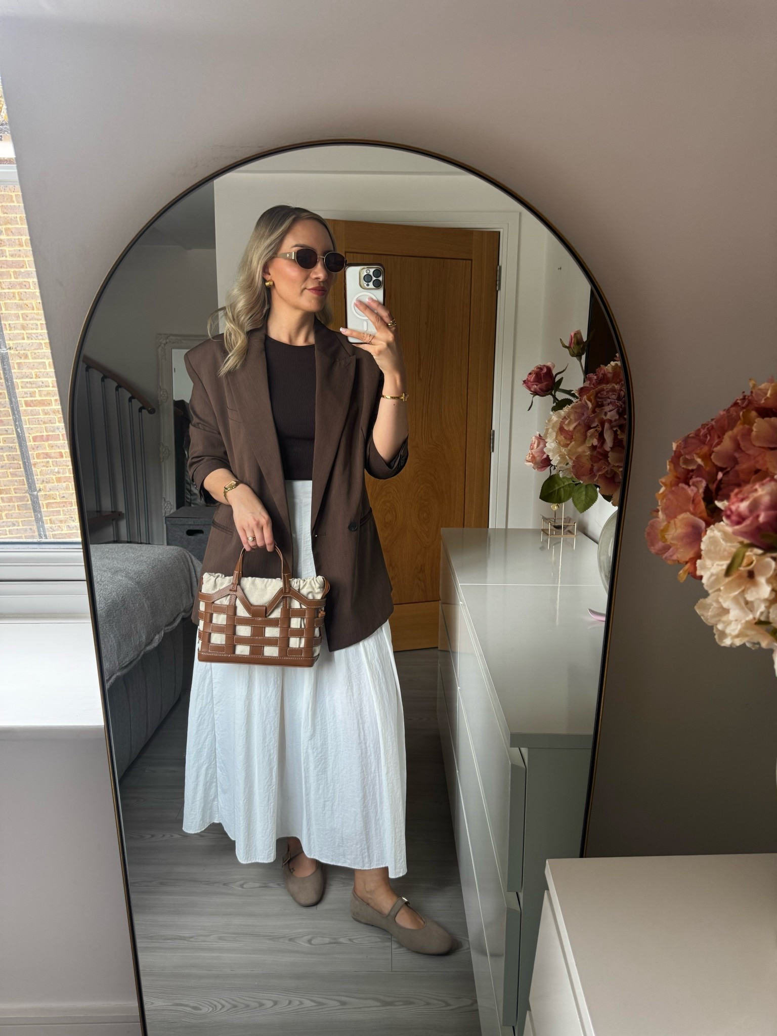 Spring workwear outfit idea 🤍🤎

I wear a medium in the blazer, a small in the lace trim top and a size 10 in the skirt 

#LTKspring #LTKbag #LTKworkwear