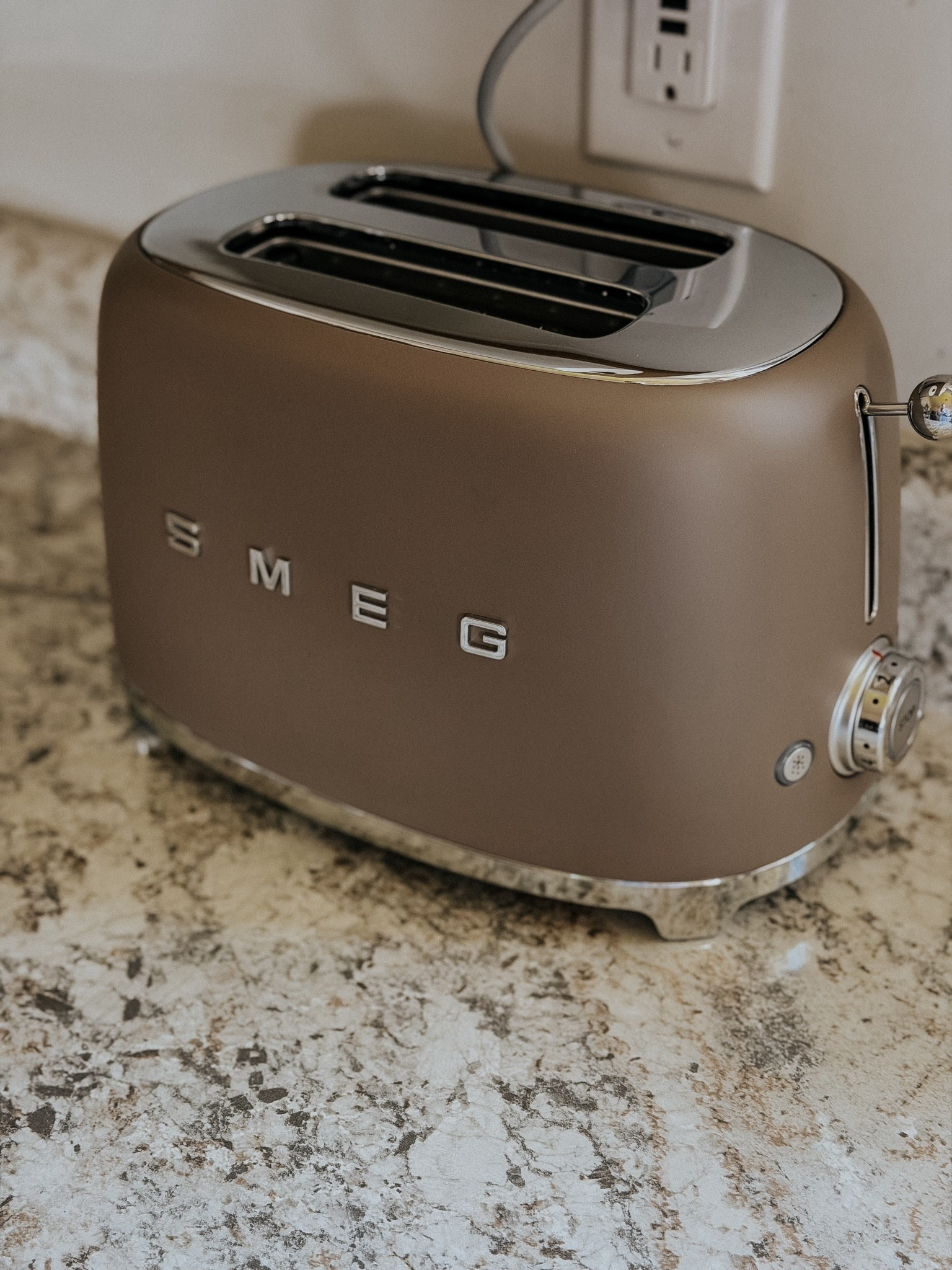 Cutest taupe brown toaster; smeg 🤎

#LTKHome #LTKfoodie #LTKmomlife