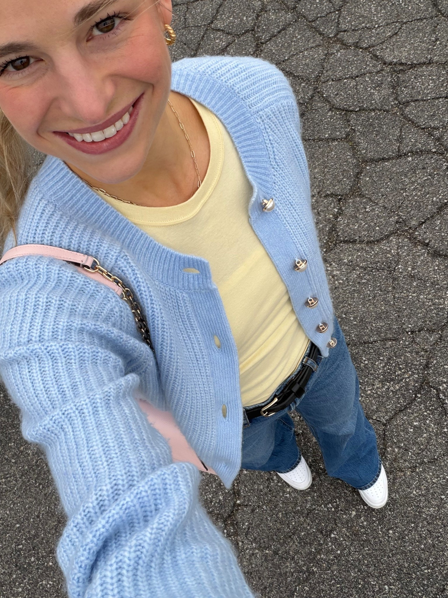 Casual Spring outfit! Jeans 24. Size down in these 🩵💛🩵💛🩵💛🩵💛🩵💛 spring outfits 2026. Mom jeans. Baggy jeans. Wide leg jeans. Loft jeans. Dark wash jeans  