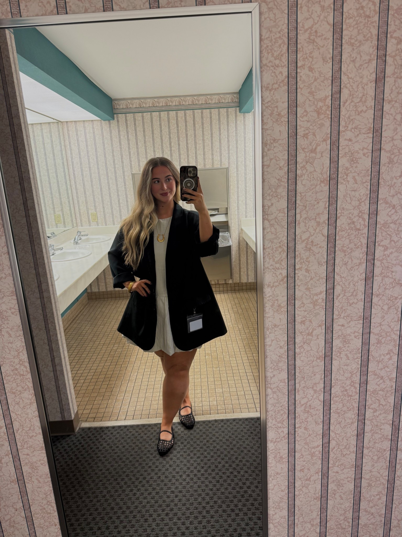 Monday Work OOTD! Loveeee an oversized blazer moment!

#LTKFindsUnder100 #LTKFindsUnder50 #LTKMidsize