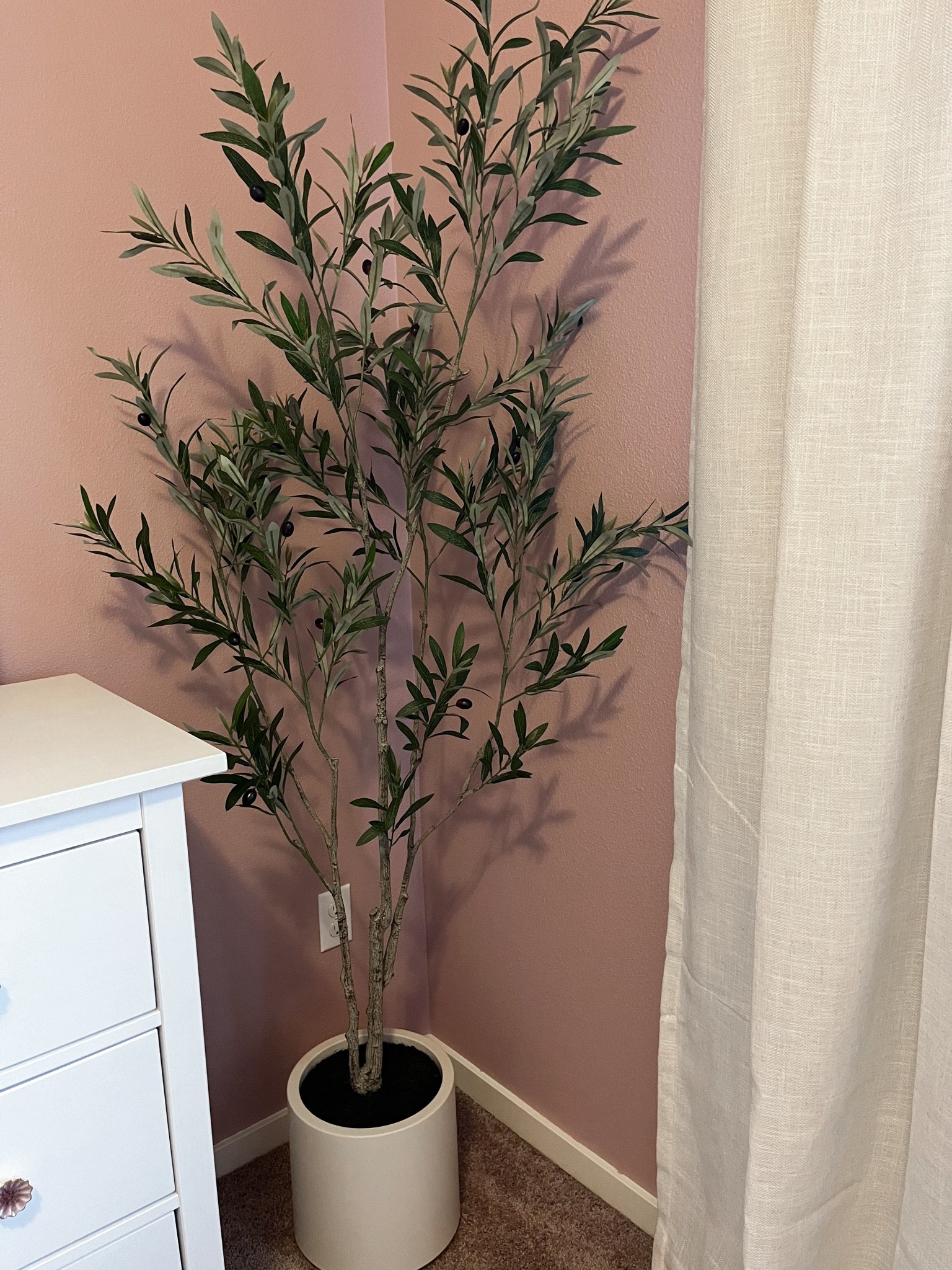 Faux olive tree floor plant. This is the 6’ option. I did remove about half of the olives that came on it

#LTKHome #LTKFindsUnder100 #LTKSaleAlert