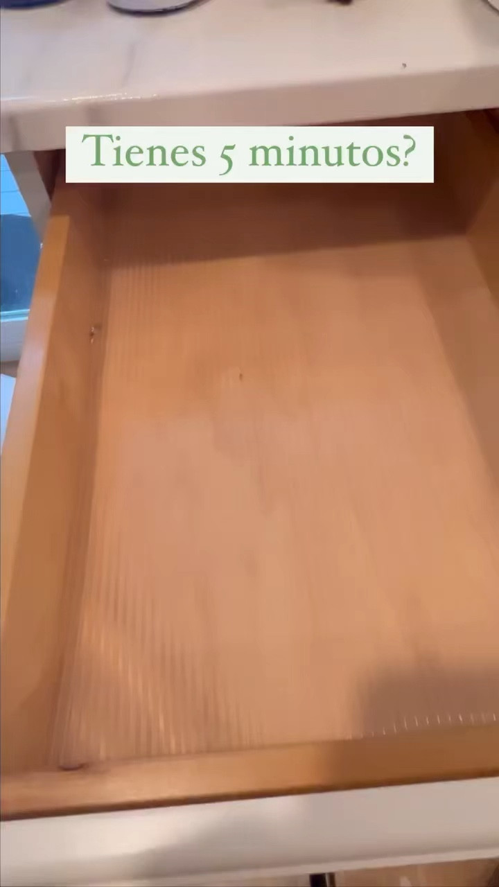 Aquí les dejo un pequeño recordatorio!

Muchas veces pensamos que tenemos que hacerlo todo, si no no cuenta.
Con el tiempo me he dado cuenta que es mejor celebrar esos pequeños logros a esperar a tener el tiempo para hacer TODO.
El tiempo nunca es suficiente y por eso dejamos pasar cosas haciendo que luego se transformen en una GRAN TAREA imposible de hacer. Eso nos frustra y nos hace sentir como si no estuviéramos haciendo lo correcto.

Es por eso que les digo que disfruten y celebren sus pequeños logros porque ese cajón de la cocina (o cualquier otro espacio) está mejor que antes y eso ya es un progreso!💪🏻

Que tengan una linda semana!!!

#LTKHome #LTKVideo #LTKFindsUnder100