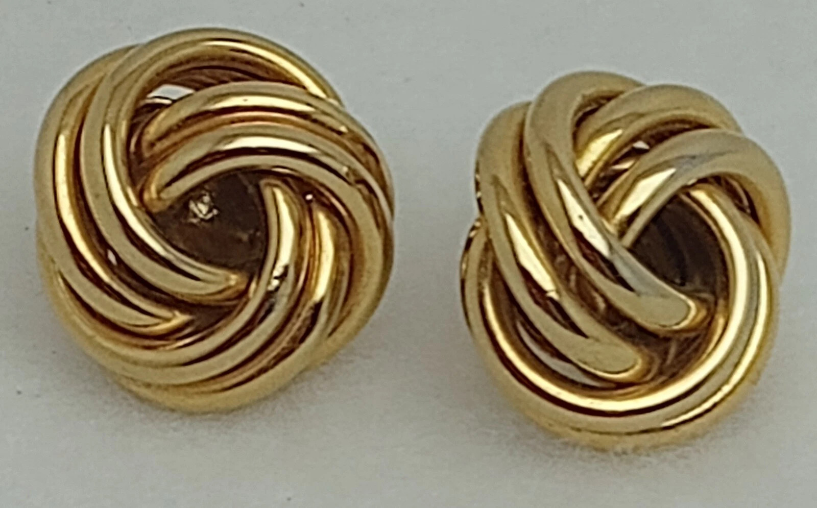 Pendientes vintage chapados en oro nudo de amor con tachuelas perforadas círculos de giros | eBay US