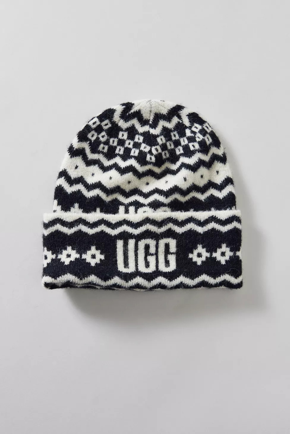 UGG Chunky UGGIsle Beanie | Urban Outfitters (US and RoW)