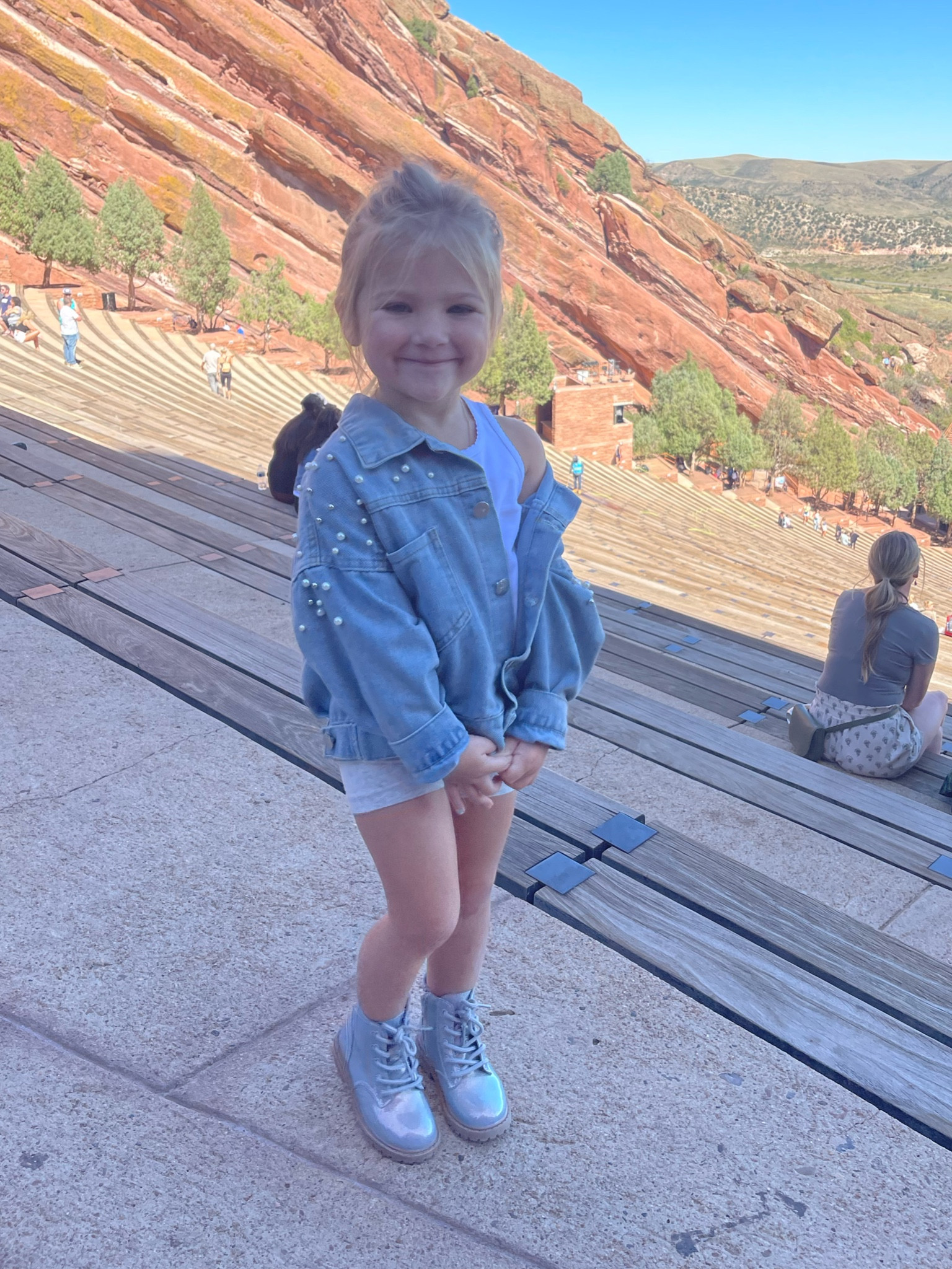 Hiking, but make it fashion 🥾