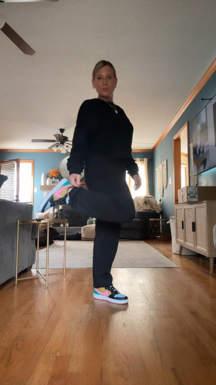 Two piece set for Fall! Runs a little big so think about that when choosing a size. A great Fall Outfit.
Size: Medium 

#LTKFallSale #LTKFindsUnder100 #LTKStyleTip