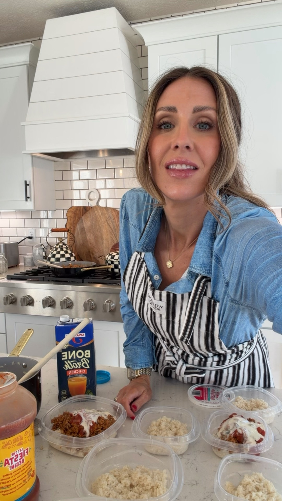 Mom life 
Apron 

#LTKstorytime #LTKmorningroutine #LTKOver40