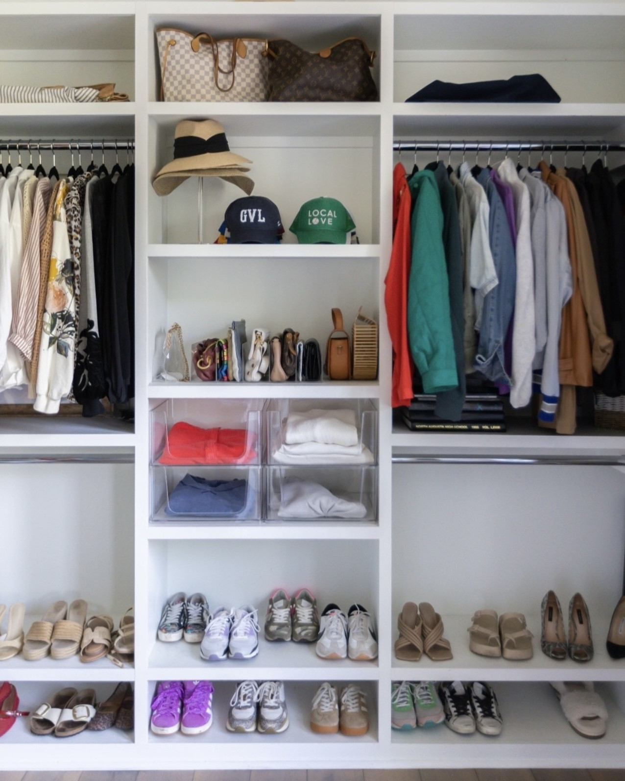 Clear closet = clear mind 💛