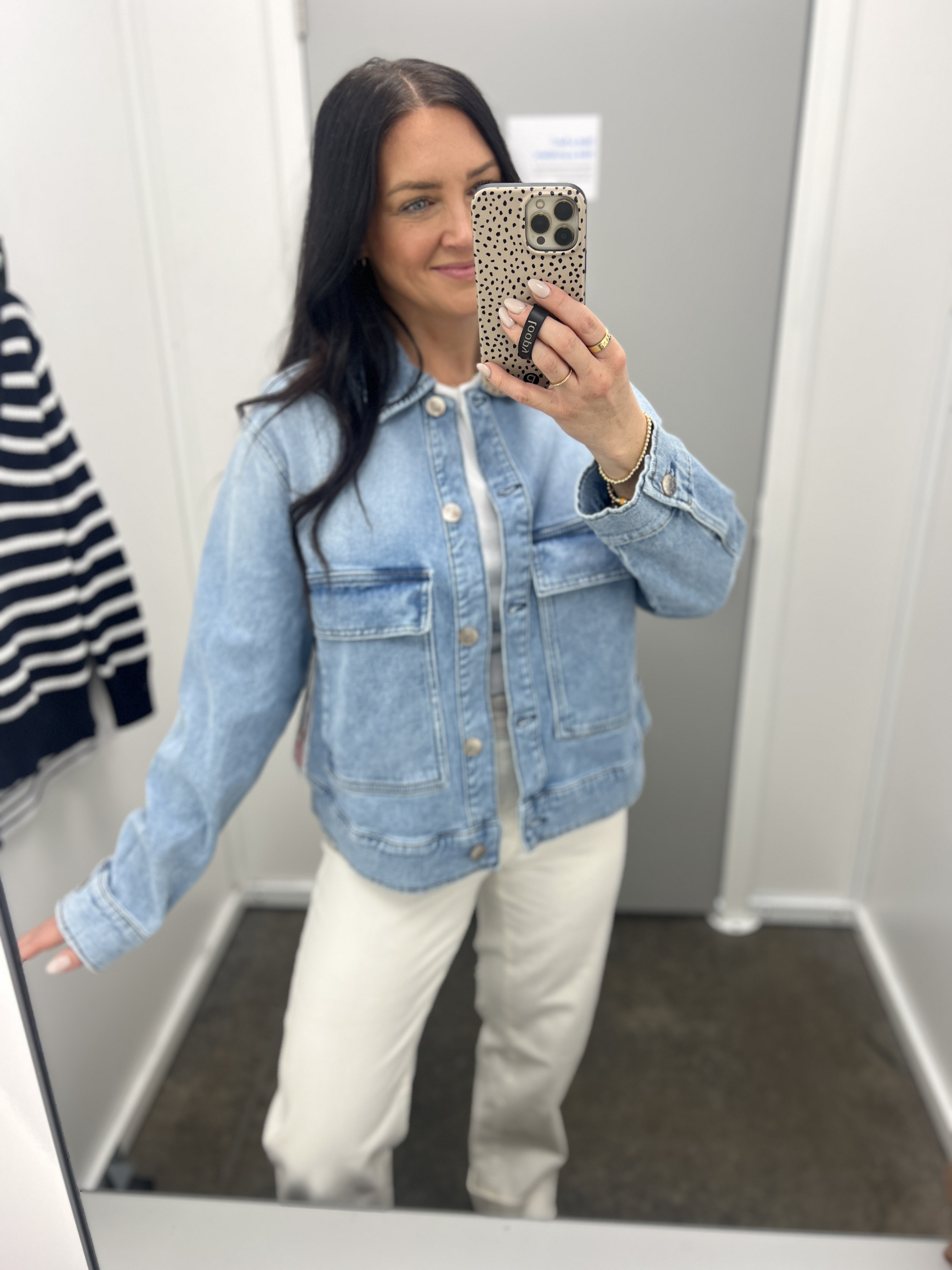 Kicking myself for not taking this denim jacket home! The fit is perfect and I love the oversized pockets. Going back for it tomorrow!