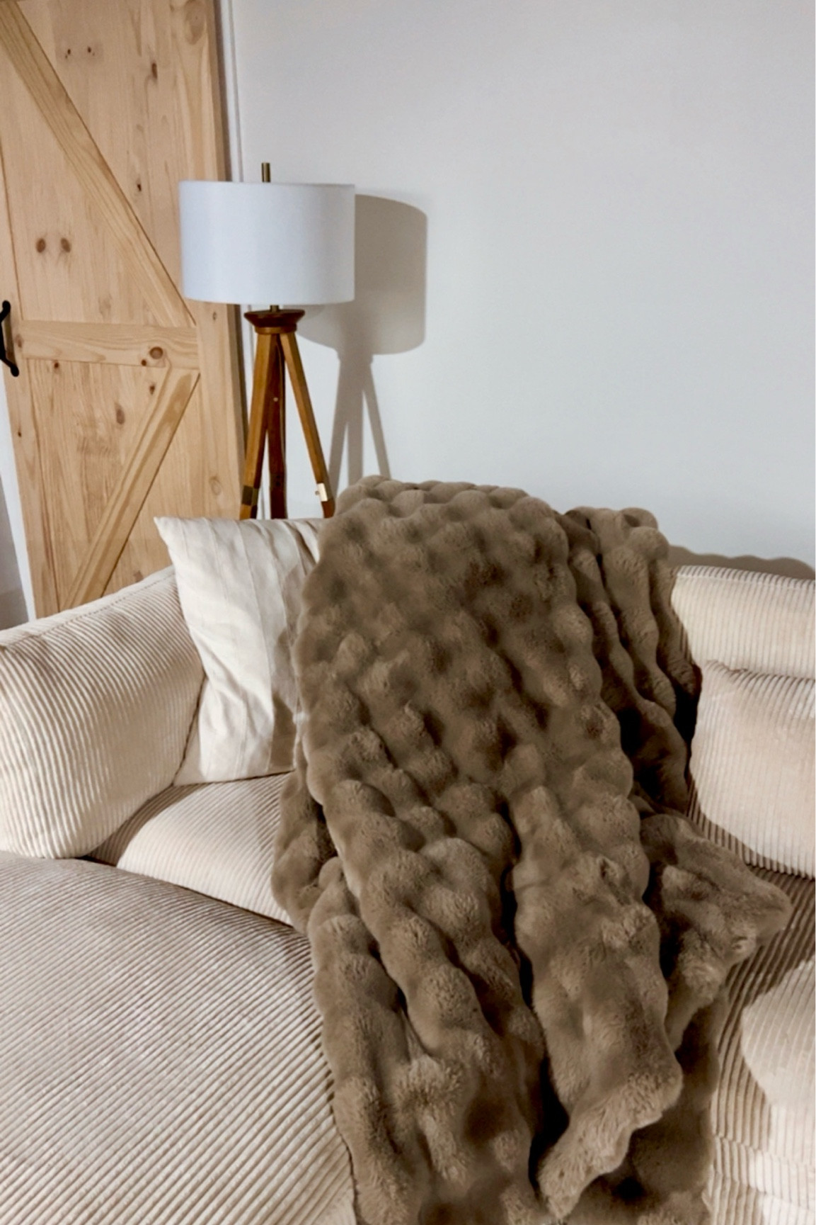 Our cozy spot 💛

#livingroom #sectional 


#LTKHome
