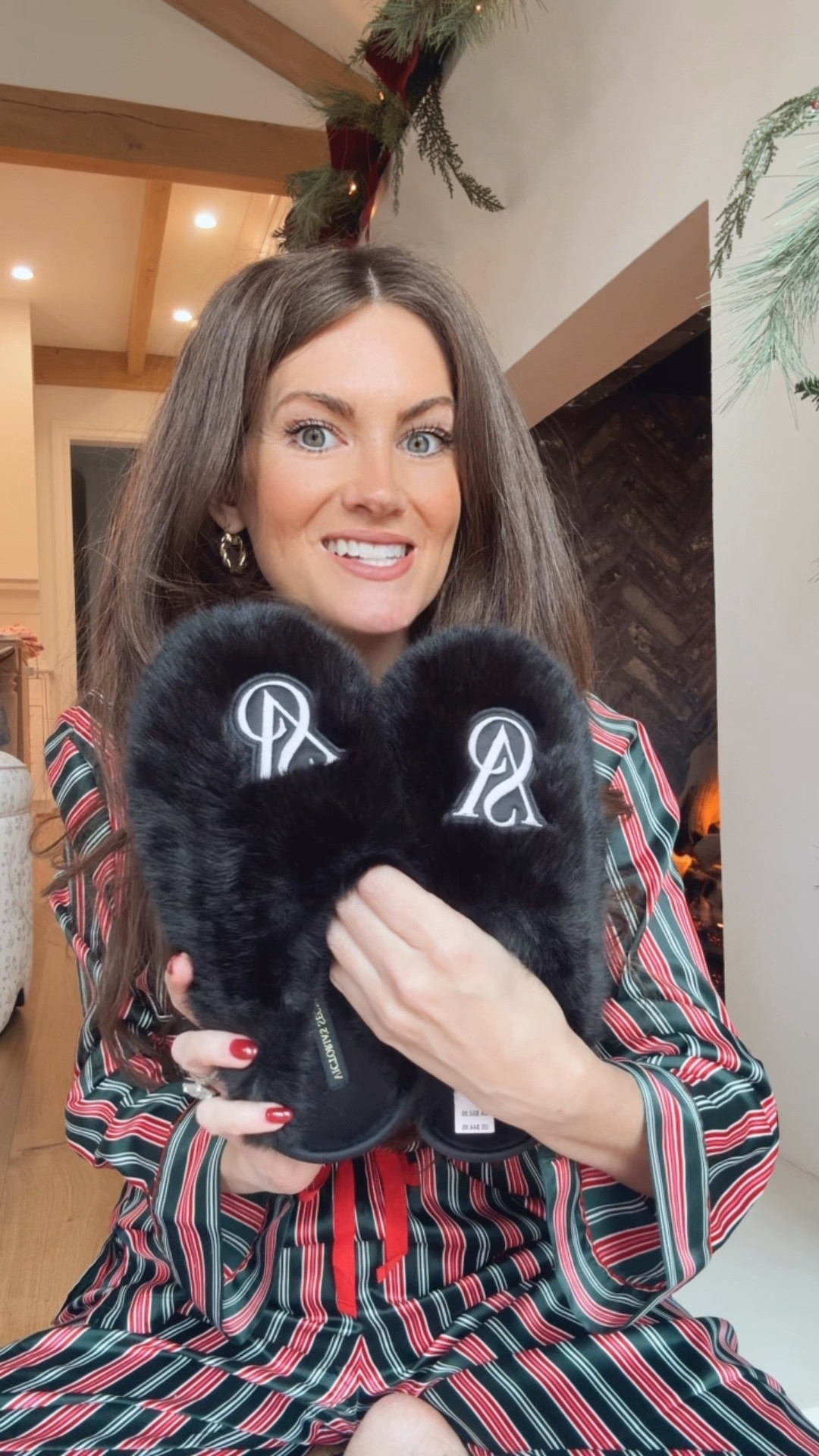 I love faux fur for the winter season, these luxe, plush slippers are so soft and chic, while this handbag would make the perfect accessory for any winter look. @victoriassecret #VSPartner

#LTKHoliday #LTKHome #LTKGiftGuide