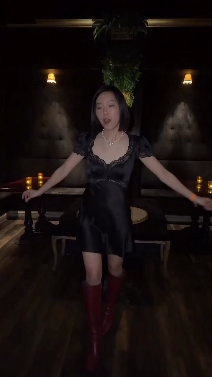 let’s keep the night glowinggg 🧛‍♀️ #dracula #jennie

birthday outfit! this dress is soo cute 