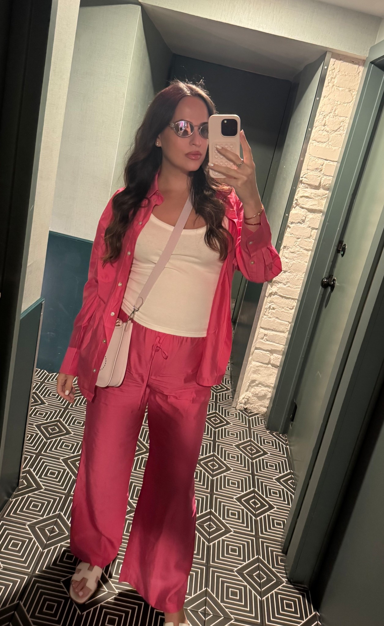 My AUGUST Obsessions: Beauty | Health | Wellness + Pregnancy 👇🏼👇🏼👇🏼

✨ Beauty
• The best hydration from @eadem.co guava lip balm - now in my everyday bag essential 💄
• Gentle but effective @barefaced peel pads keeping my skin smooth & bright ✨
• Obsessed with the glow from @wander_beauty blush + glow duo stick 💕

💪 Health
• The @jolieskinco filtered shower head has been a game changer for my skin and scalp health 🚿💎

🧘‍♀️ Wellness
• Weekly foot spa sessions = my ultimate self-care reset 🫶🏻 

🤰🏻 Pregnancy
• @nunonalife prenatal bites ! 
• @mutha oil keeping my bump nourished & glowing ✨

#currentobsessions #obsessions #Blogger #vlogger #contentcreator #influencer #doctor #WellnessContentCreator #wellnessinfluencer #doctorlife #chicdoclife #beauty #beautytips #healthandwellness #healthyskin #health #eadem #barefaced #wanderbeauty #jolie #mutha #pregnant #Pregnancymusthaves #wellnessfavorites #beautyfavorites #pregnancyfavorites

#LTKBaby #LTKBeauty #LTKBump