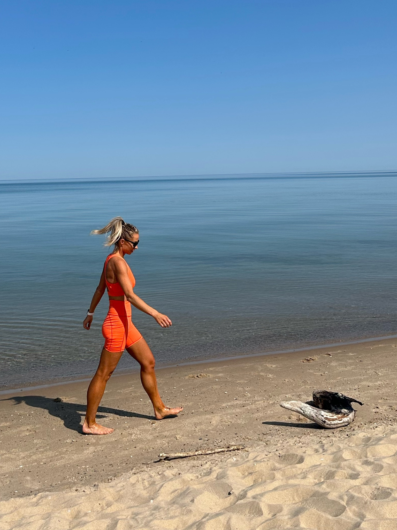 Barefoot beach running set! #moveinfabletics #myfabletics #fableticspartner 