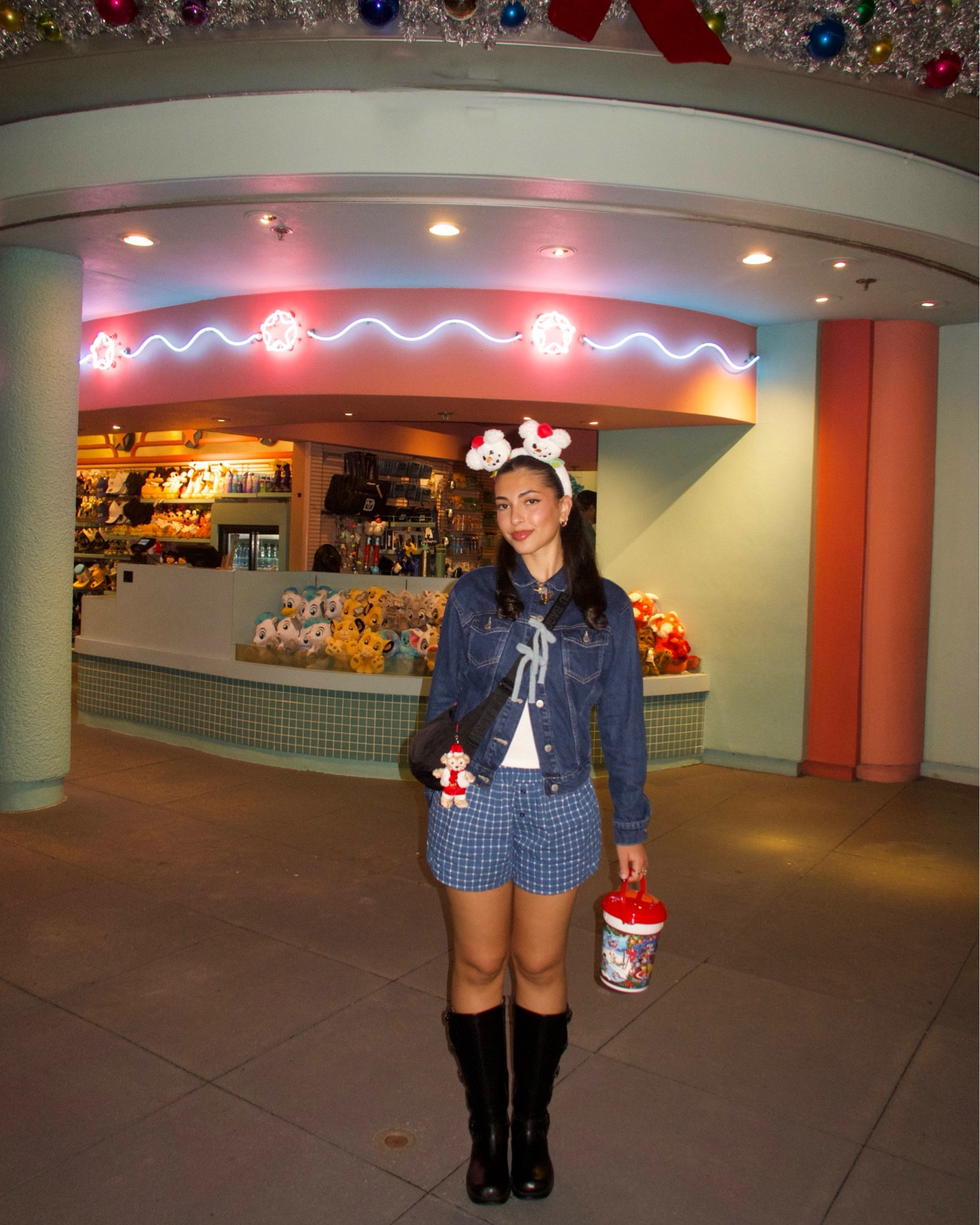 Hollywood studios Christmas outfit 🤍