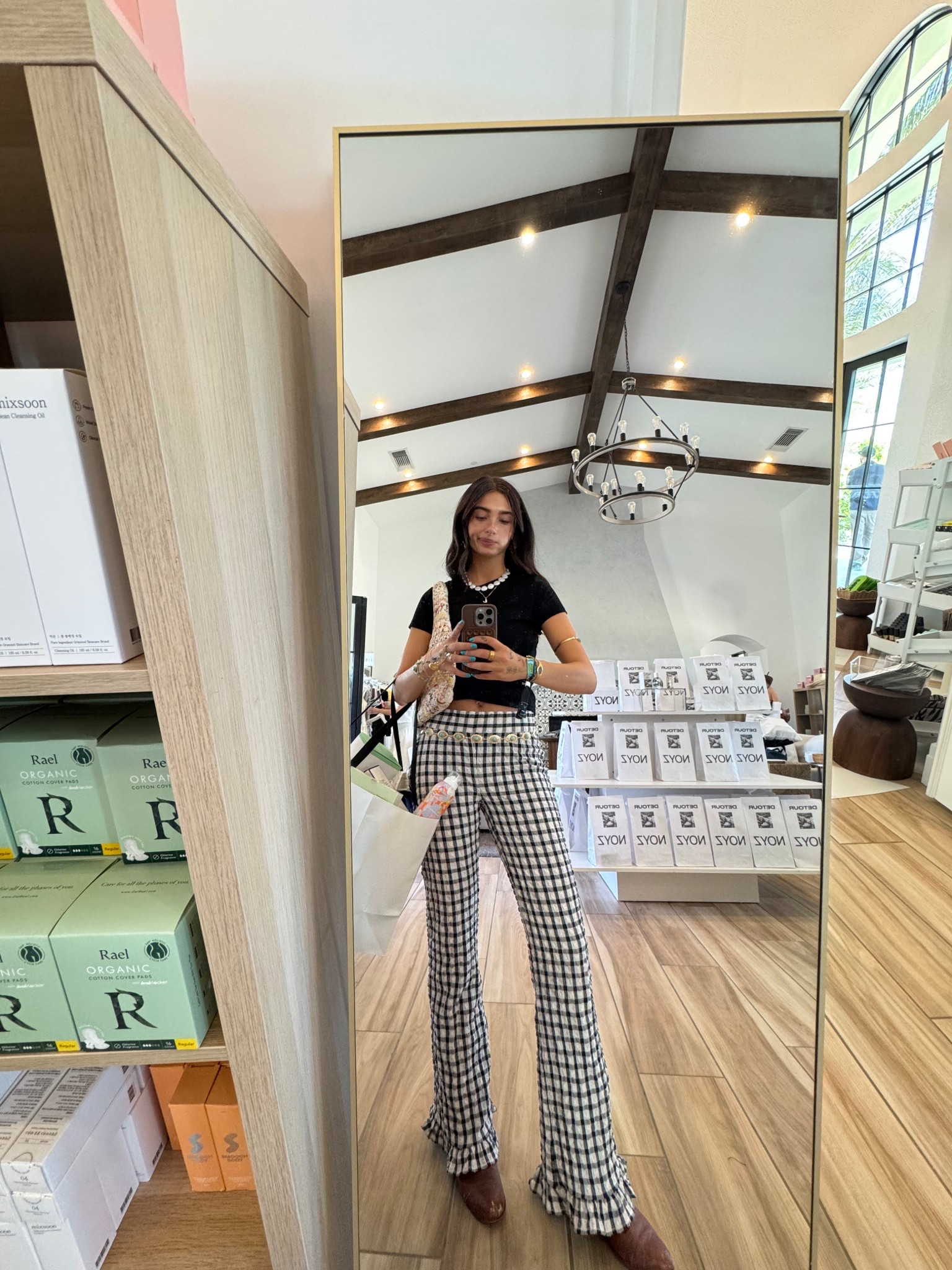 🤍🖤

#LTKBeauty #LTKStyleTip