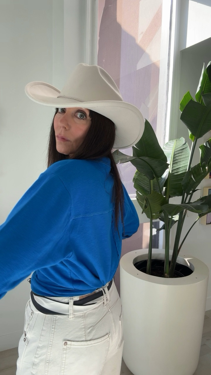 I love the feel of this soft cotton tee! Wearing size small but medium would be nice and roomy too. 
Looks great with these ecru FP jeans 
Casual outfit 
Mom drop off outfit 
Cozy cotton T shirt 

#LTKTravel #LTKFindsUnder100 #LTKActive