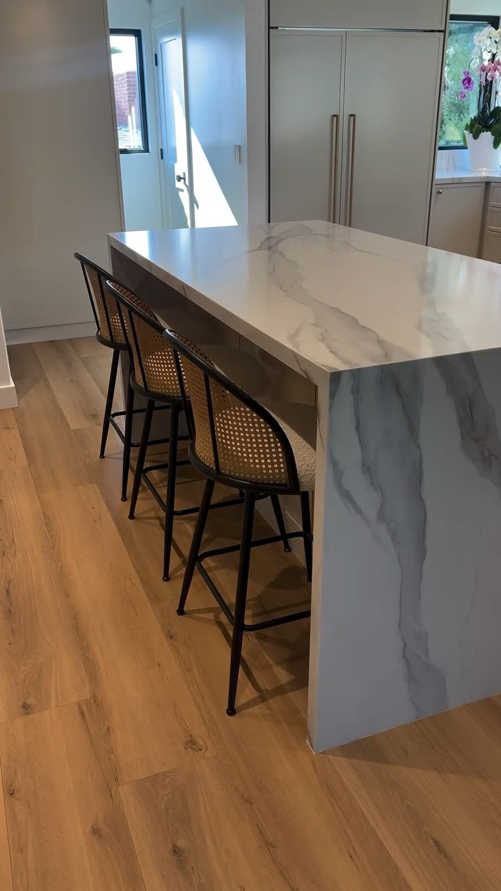 Obsessed with these counter stools. They’re stylish and affordable. I love that they swivel since it’s so much easier to come off the chair especially for kids. 

Shop counterstools:
Comment SHOP and I’ll send you the direct link (must be a follower for link to come through)

#counterstools #affordablecountetstools #swivelchair #swivelcounterstools #kitchensofinstagram #kitchenrenovation #homedesign #islandchairs #moderndesign #renovationproject #homerenovation
