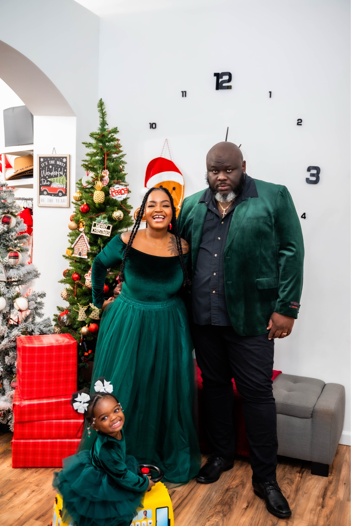 Last-minute Christmas family photo outfit ideas from Amazon 🎄✨
Coordinated, cozy, and camera-ready — perfect if you’re squeezing photos in right before the big day.
I linked my favorite Amazon finds on LTK so you can shop fast, match effortlessly, and still look AMAZING in your holiday photos!

#familyphotos #christmasphotos #amazonfinds #lastminutechristmas #holidayoutfits #christmasstyle #familyfashion #LTKholiday #LTKfamily #LTKfashion #LTKfinds #LTKsale #shoppingfavorites #onlineshopping #christmasshopping #holidayready #ShoppingWithPriiincesss #Atlantamom #AtlantaCreator #Atlantacontentcreators

#LTKHoliday #LTKSaleAlert #LTKGiftGuide