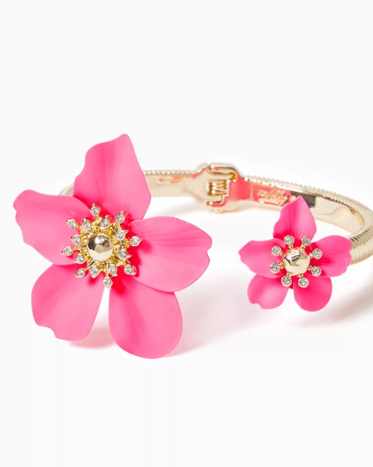 L💗VE these earrings and bracelet!!!!! They’re each on sale in Lilly’s Sunshine Sale! They’re on sale for less than $20 each😳

Stock up for the holidays!!!!!

#LTKWedding #LTKSaleAlert #LTKFindsUnder50