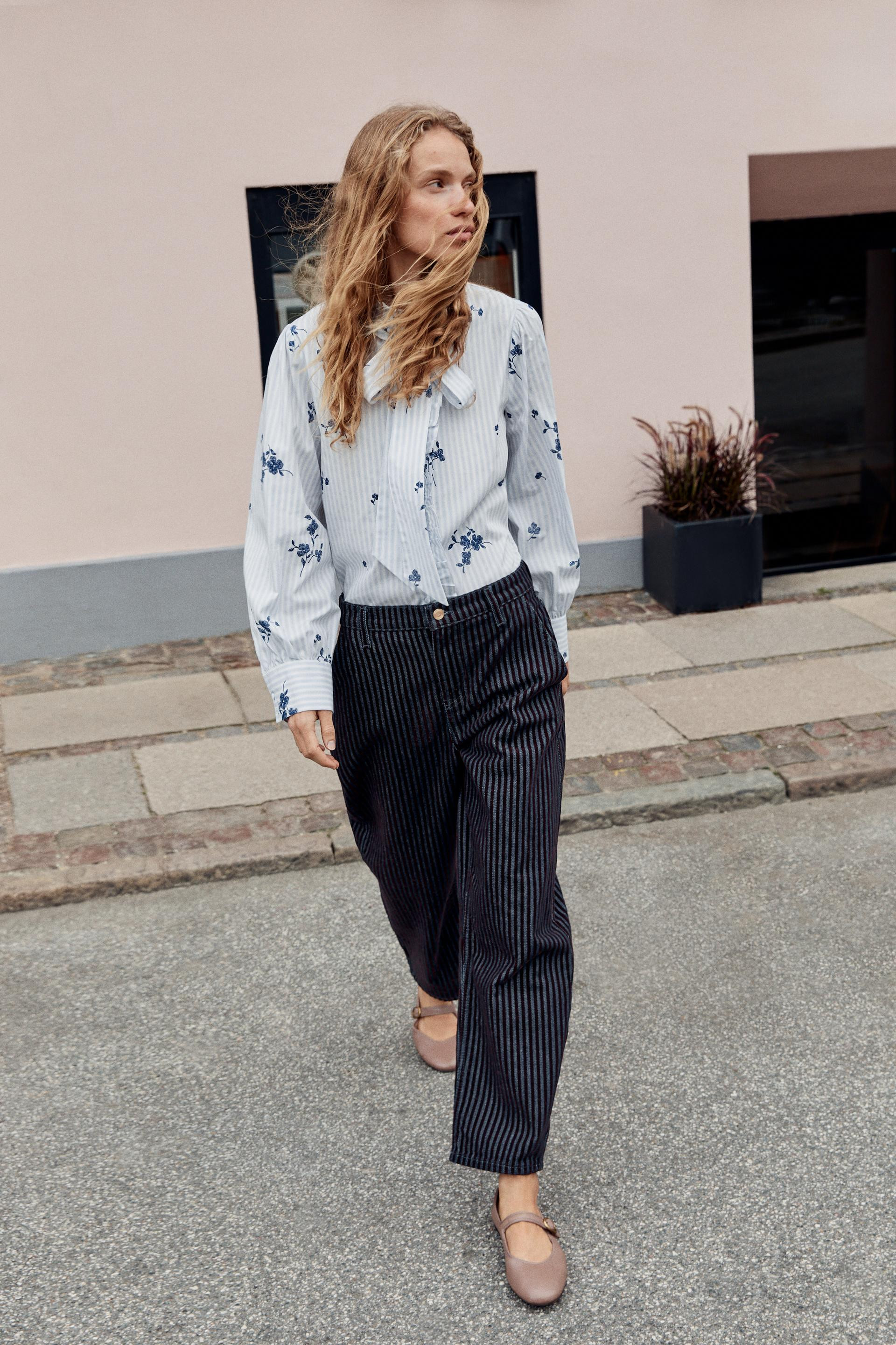 FLORAL PRINT TIE-NECK BLOUSE | Zara US