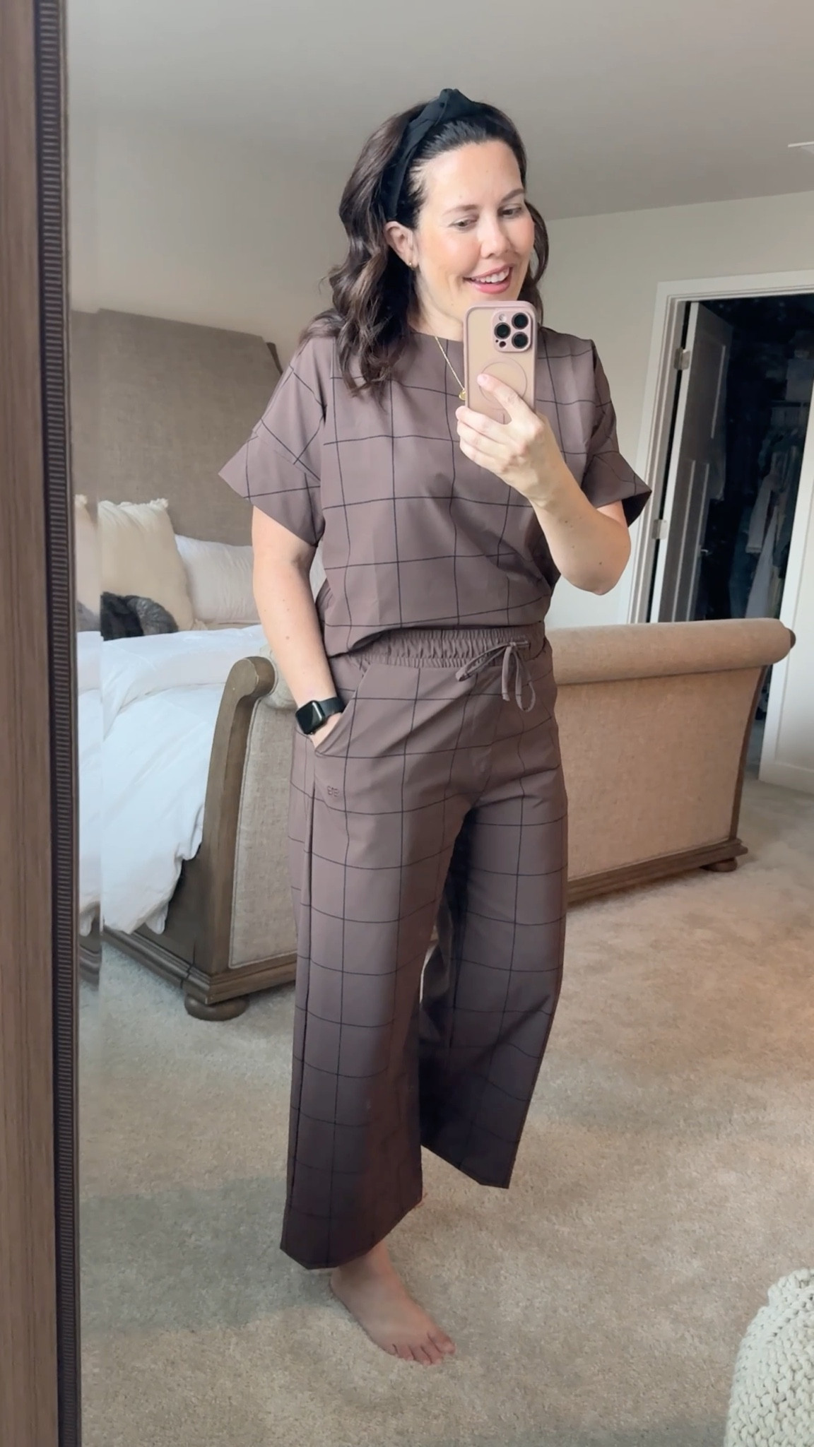 Such a good transition to fall matching set from Albion Fit!

Sizes: pants and shirt - M