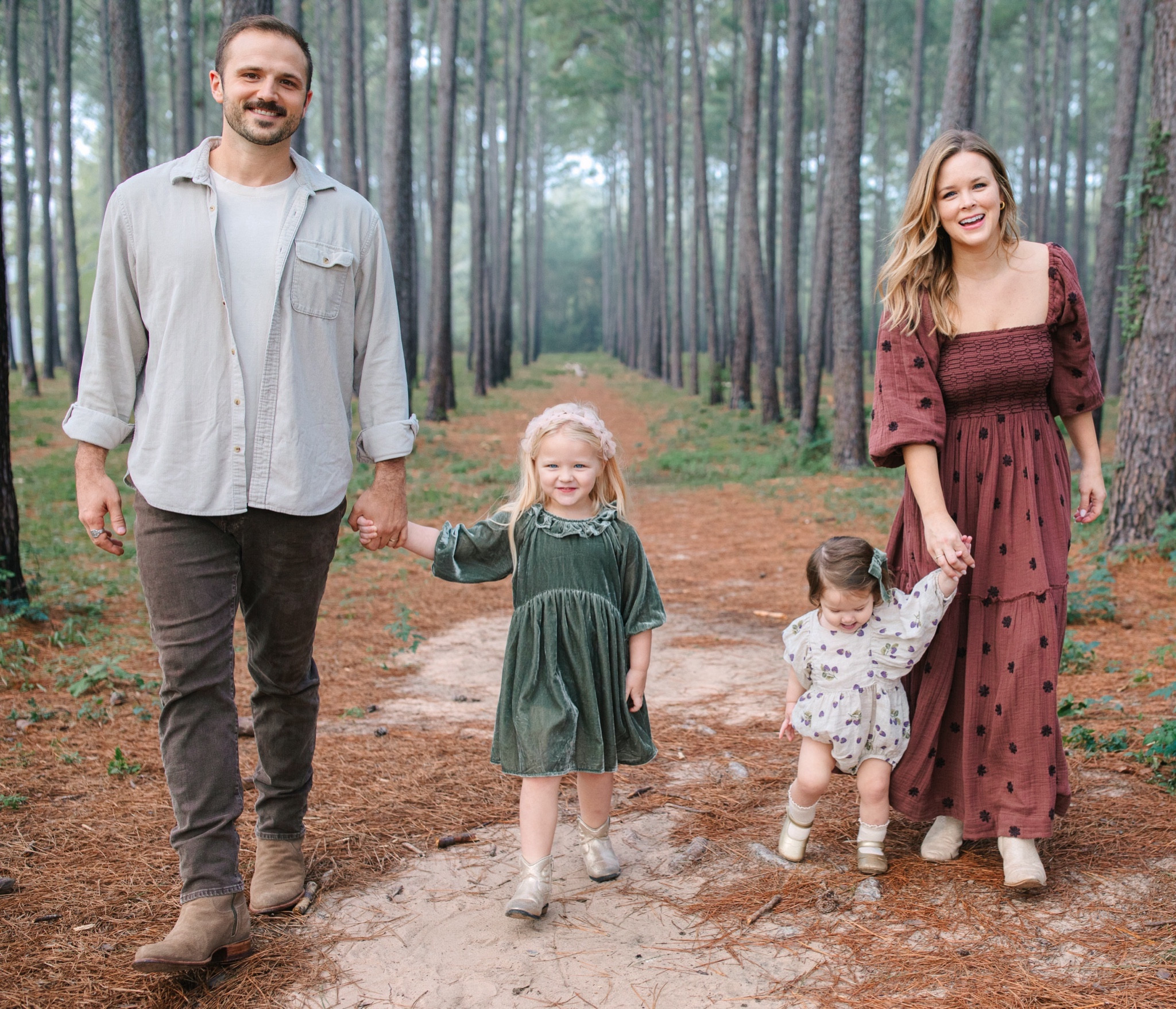 Family photo outfit ideas 📷


#familyphotos #familystyling #photostyling #family #familyoutfits 

#LTKkids #LTKmens #LTKfamily