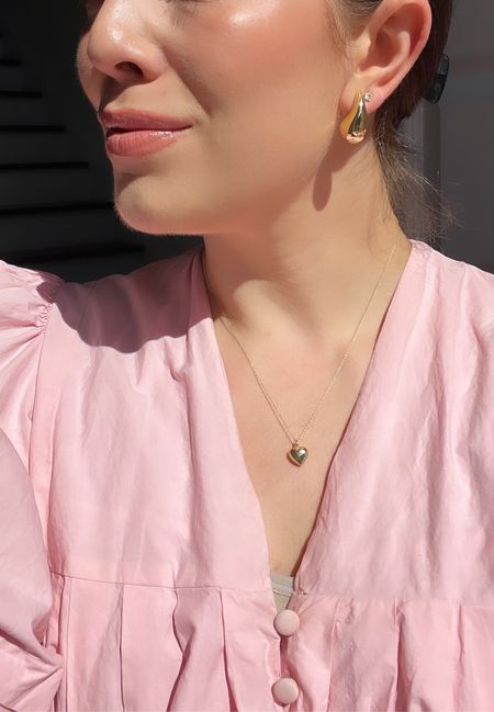Obsessed with my new Ana Luisa pieces. So gorgeous + they are on sale. Perfect time to snag them for Valentines Day. 

Valentines Day 
Gift guide 
Sale alert 
Heart necklace 
Tear drop earrings 

#LTKGiftGuide #LTKsalealert #LTKstyletip