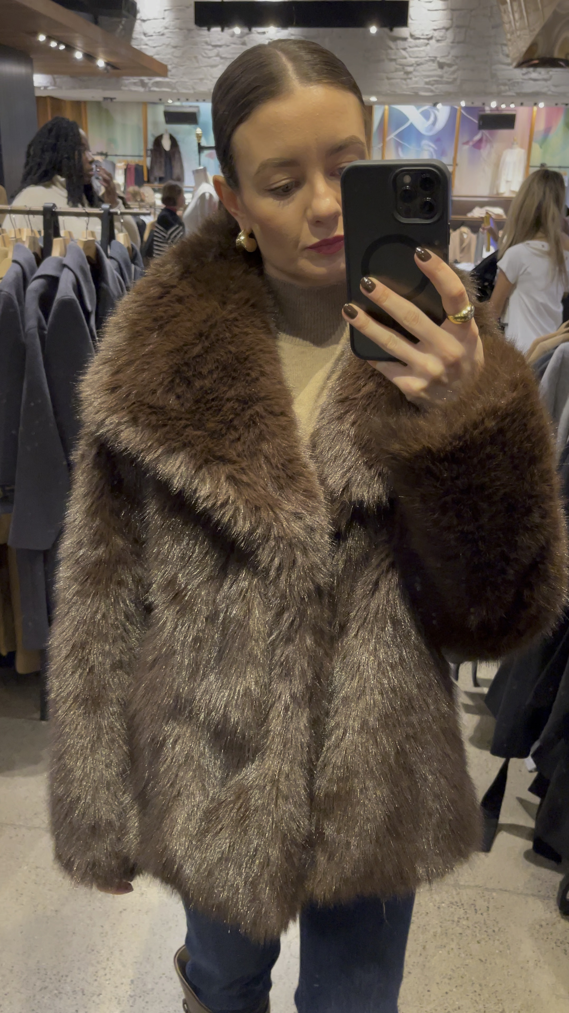 Aritzia faux fur coat (s)

#LTKWatchNow #LTKSeasonal #LTKHoliday