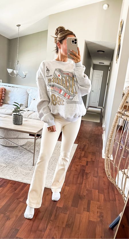 Sunday comfy casual in oversized Abercrombie vintage Olympic sweatshirt and ribbbed leggings from Amazon!

Size medium in crew, size small in leggings 