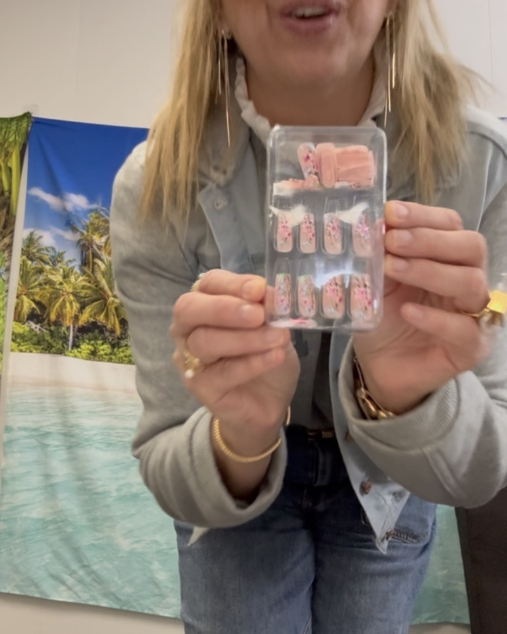 Nails!
💛Poshteacher

#LTKGiftGuide #LTKootd #LTKHoliday