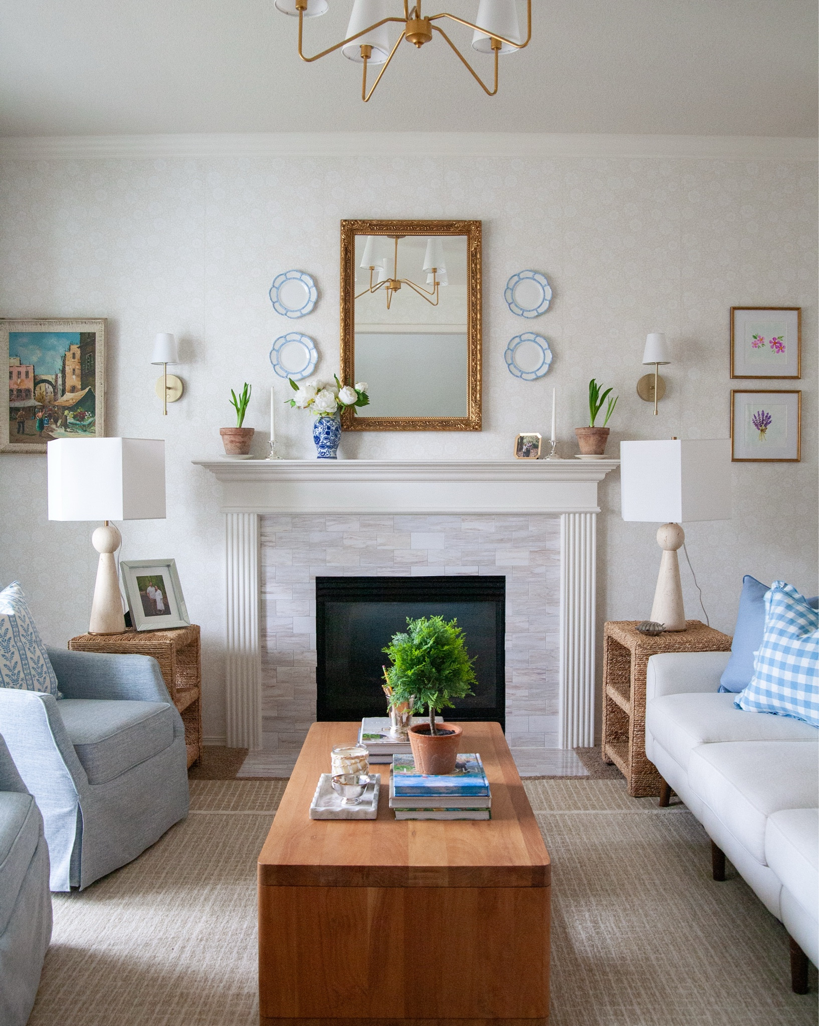 I love this friend and was so happy I got to help her with her front living room, putting our skills and knowledge together… Good decor principles, plus how her family uses this room! 

This really shows the power of cohesive style and colors, high quality materials like custom curtains and a wool rug, and styling with a mix of old and new.

What area of your home feels close, but not quite there??

All the sources are in my recent blog post (with coupon codes!), and my LTK!

#LTKHome