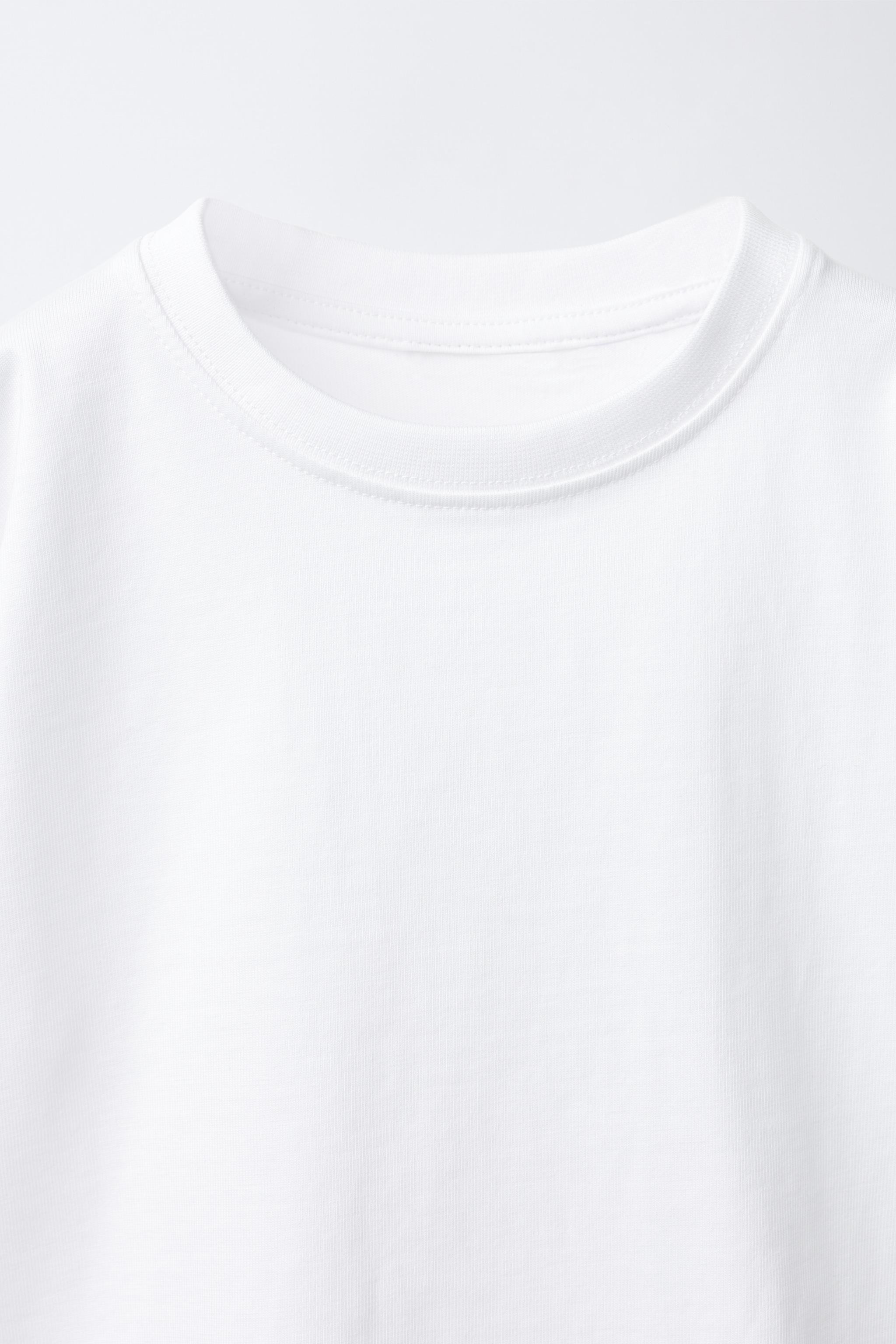 Plain T-shirt with a round neck and short sleeves. | Zara UK