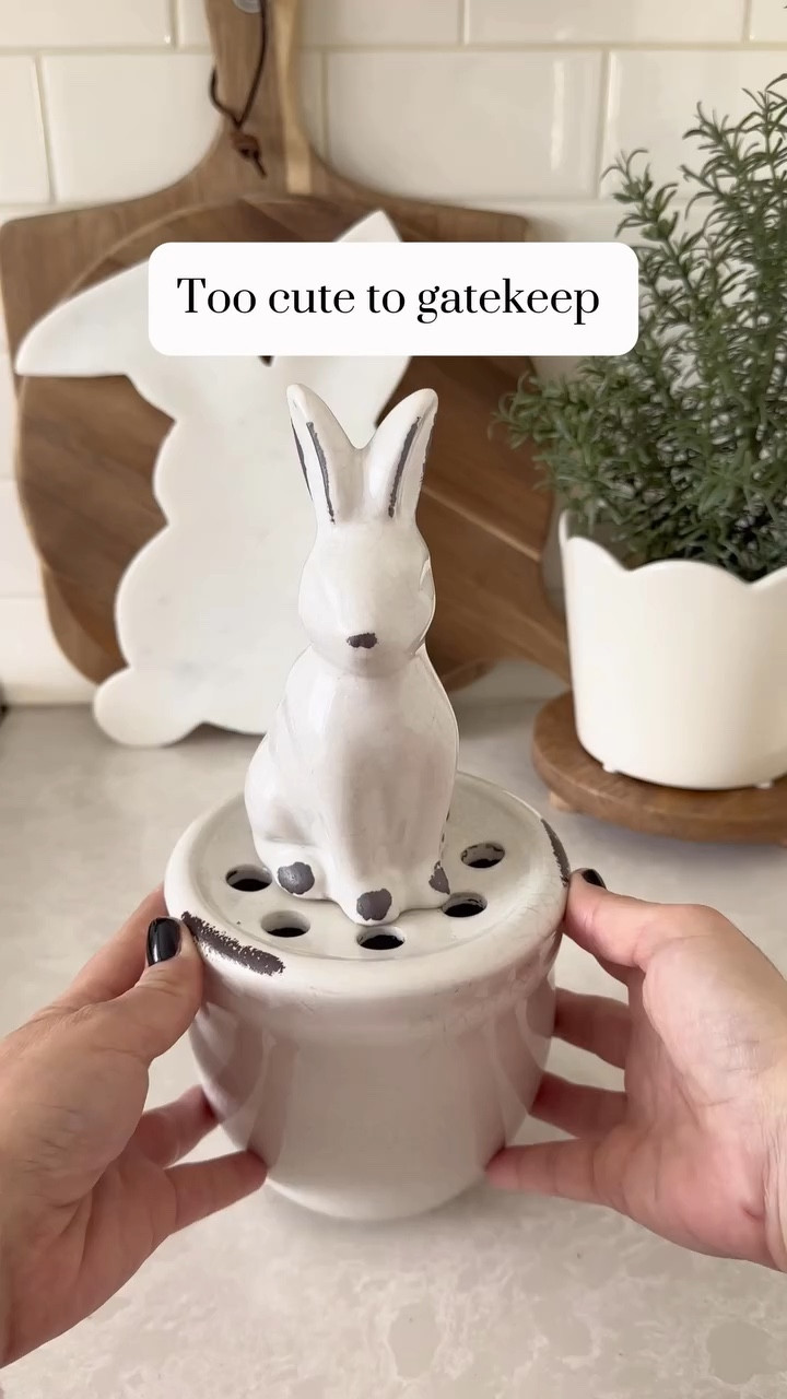 Follow + comment BUNNY for the link. 🐰

This cute bunny vase is perfect for Easter. Use code: Styled15 to save on your order. 

#easterideas #springstyling #easterdecor #springdecor #springdecorating
