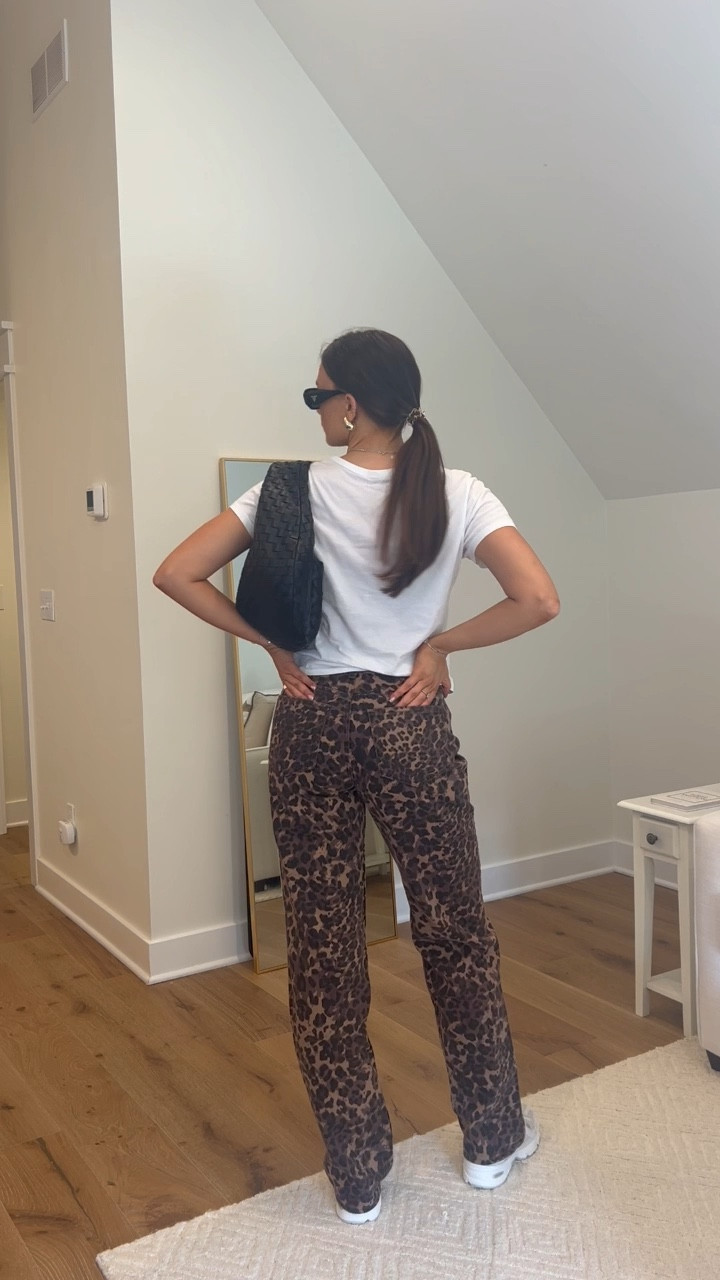 A casual way to style fun jeans for your day 7 of 30 days of outfits! 👖🐆

#LTKSeasonal #LTKtravel #LTKstyletip