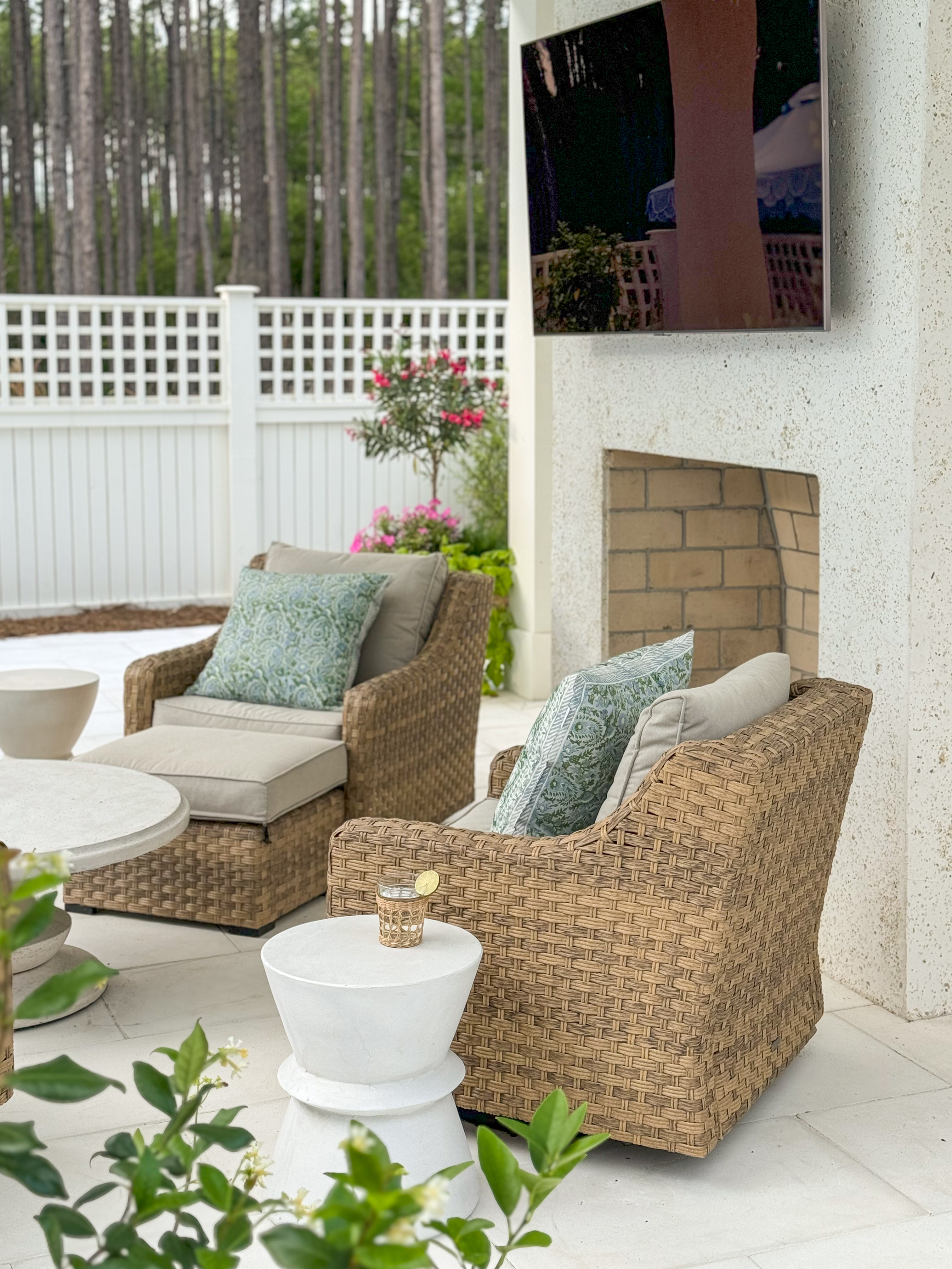 Modern outdoor spring patio

#LTKHome #LTKSeasonal #LTKdayinmylife