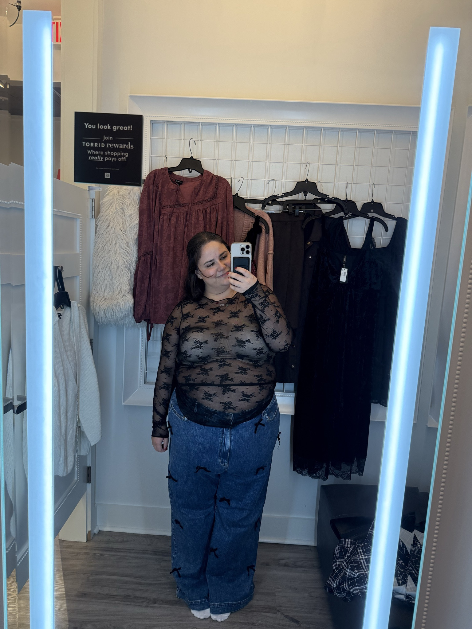 Size 24 jeans size 2 top 

#LTKGiftGuide #LTKPlusSize #LTKFindsUnder50