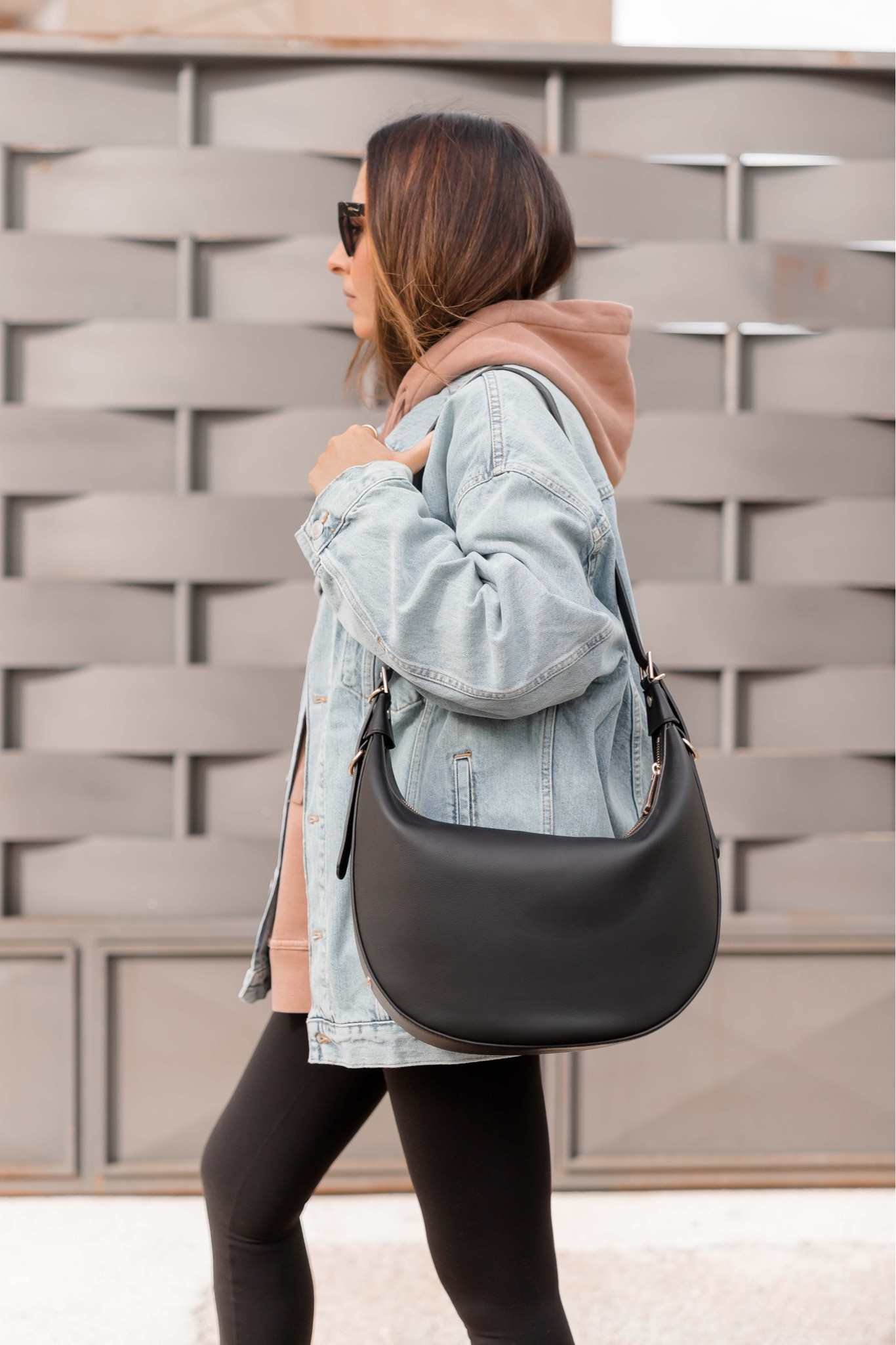 Bolso Reagan hobo negro con chaqueta denim y sudadera
Leather bag Denim jacket and sweatshirt
#LTKH&m

#LTKautumn #LTKsale #LTKbag