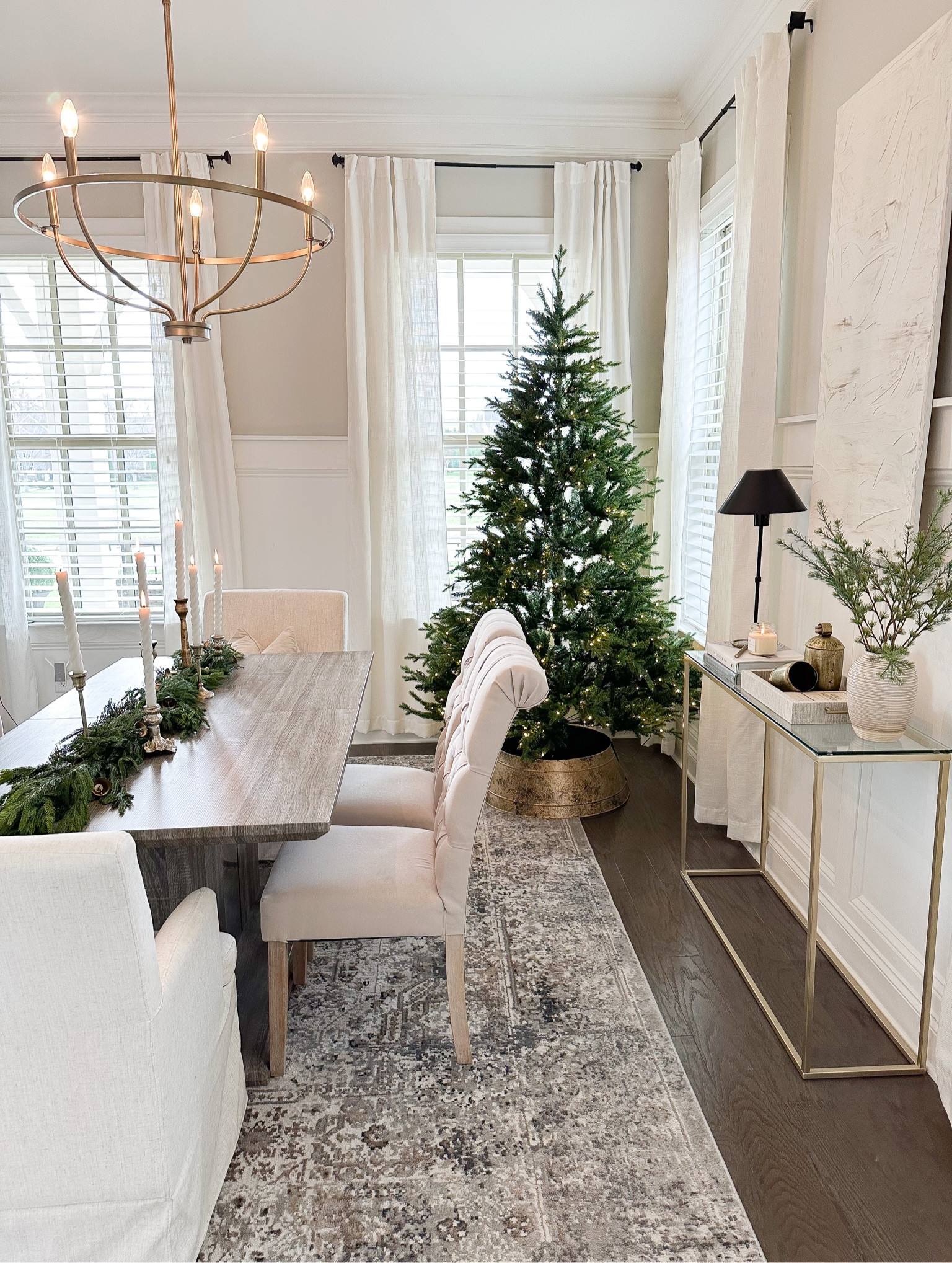 Dining room Christmas decor 🎄 

#LTKHoliday #LTKhome #LTKSeasonal