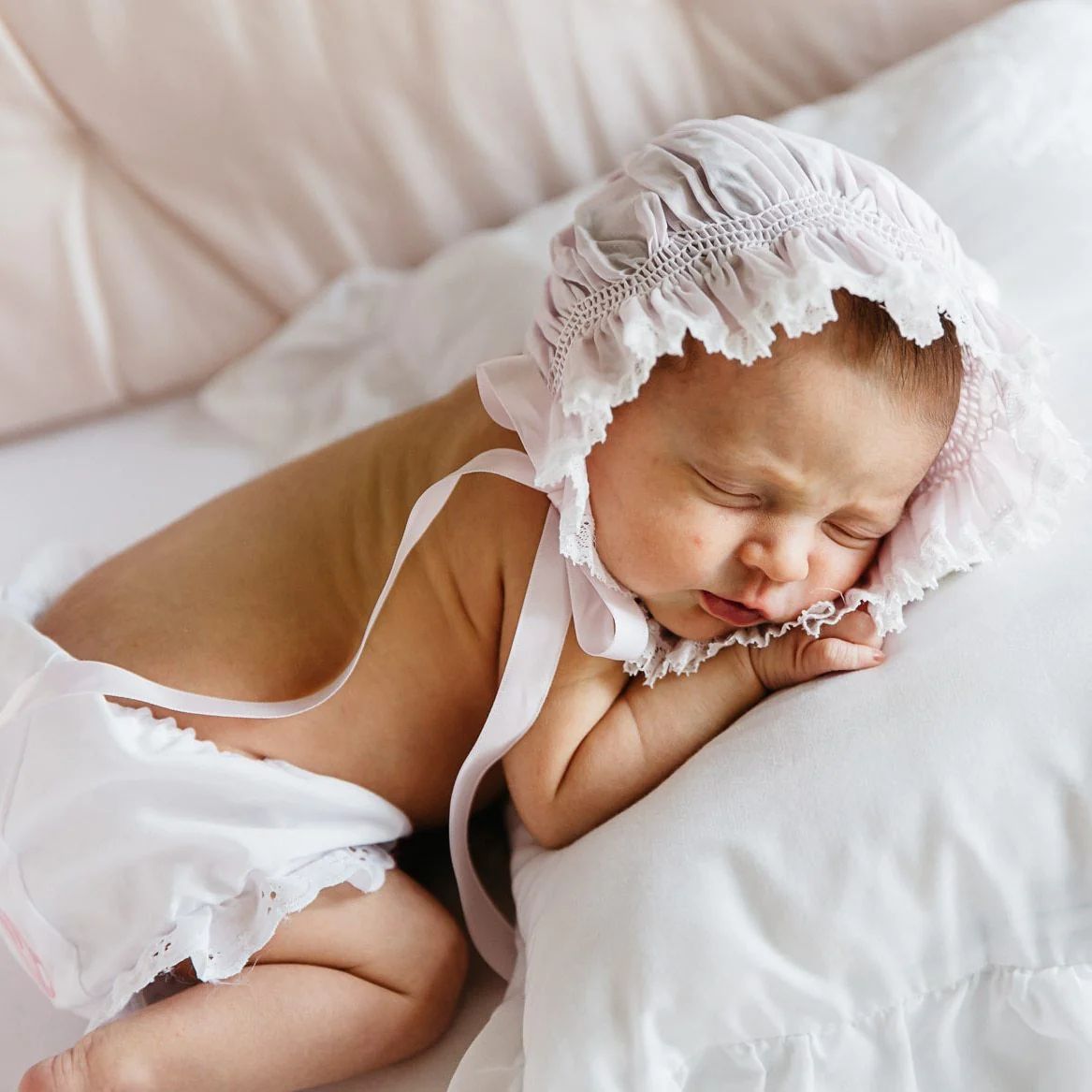 Girls Smocked Lace Bonnet | Grace and James Kids