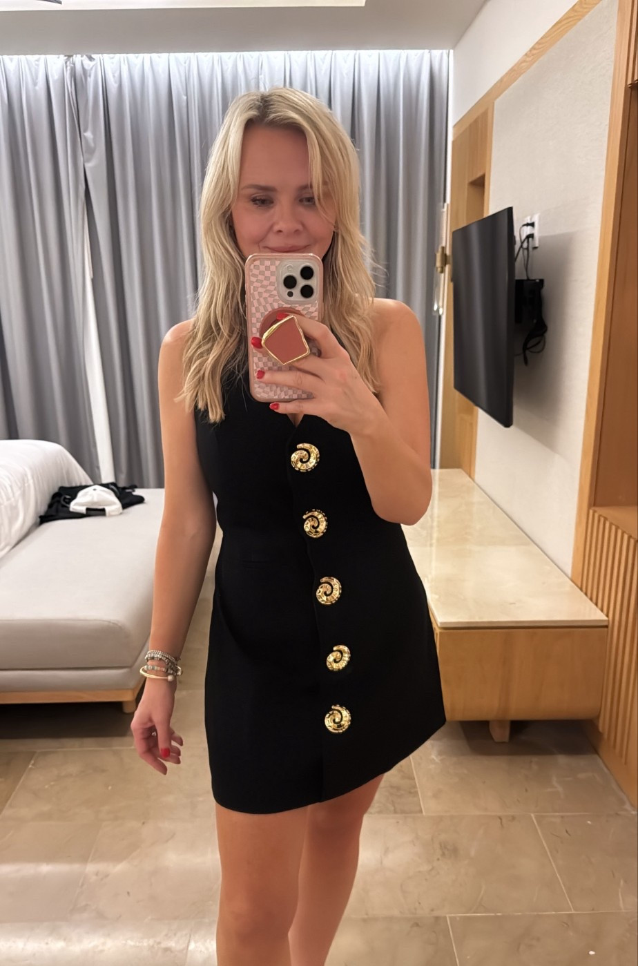 I found the cutest dress that’s perfect for vacation! Fits true to size (I’m in a medium)