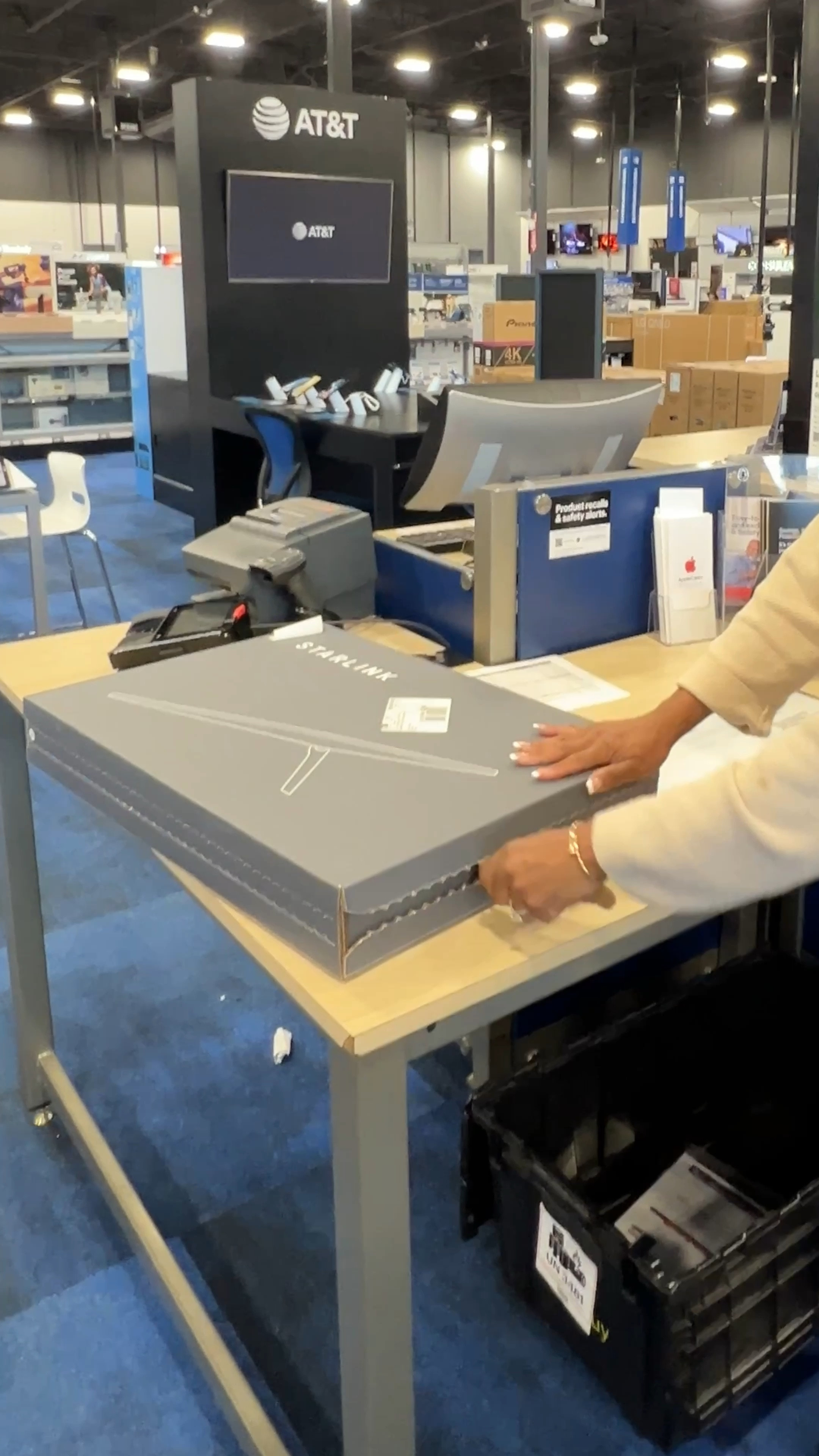 Here in Houston, the recent hurricane has left so many without electricity in extremely hot conditions, and neither cell service nor internet! It’s impossible right now to stay connected with anyone. So, I made a call to the Starlink folks who were extremely helpful in located one in the Houston area.  
Experience seamless connectivity even during natural disasters with Starlink! 🌟 Whether you're streaming movies, gaming, or downloading/uploading content, Starlink ensures minimal latency and top-notch performance. 🌍 Portable and contract-free, you can stay connected anytime, anywhere. Pay month-to-month and be prepared for any emergency. 
Comment SHOP for the links to your DM or click on my LTK shop in my bio.  IG now requires a follow inorder to receive direct DM links.
#InternetEverywhere #Starlink #DisasterPreparedness #StayConnected #JustJeannie


#LTKHome #LTKTravel