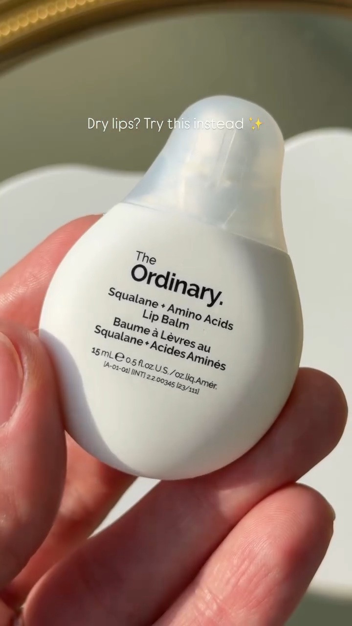 A lip balm that does more than moisturize 🤍 Squalane + Amino Acids keep my lips soft, smooth, and comfortable without feeling sticky. One of my everyday essentials.

@theordinary

#TheOrdinaryCreatorCommunity #TheOrdinary #LipCare #DryLips #skincare