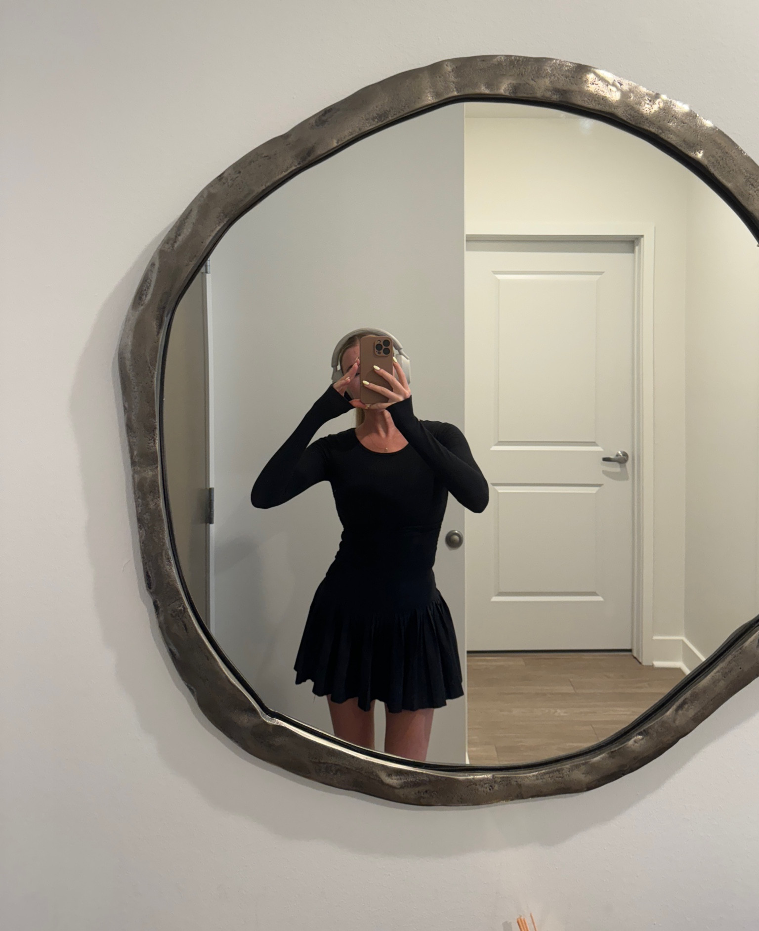 morning walk 🎧🖤

#LTKSeasonal #LTKFitness