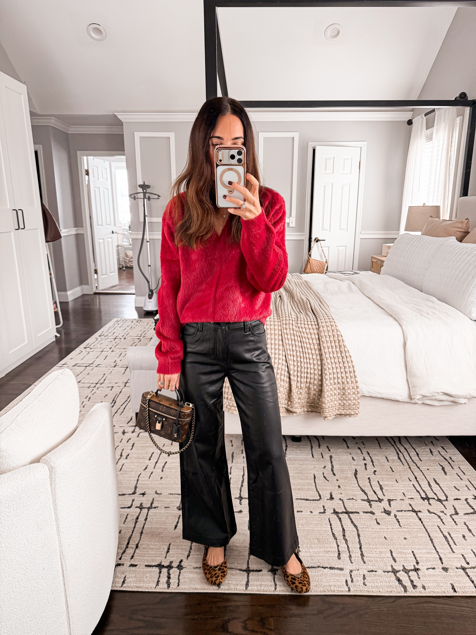 A festive sweater + leather pants is always a holiday win ❤️✨ 🔗⬇️

#LTKHoliday #LTKOver40 #LTKootd