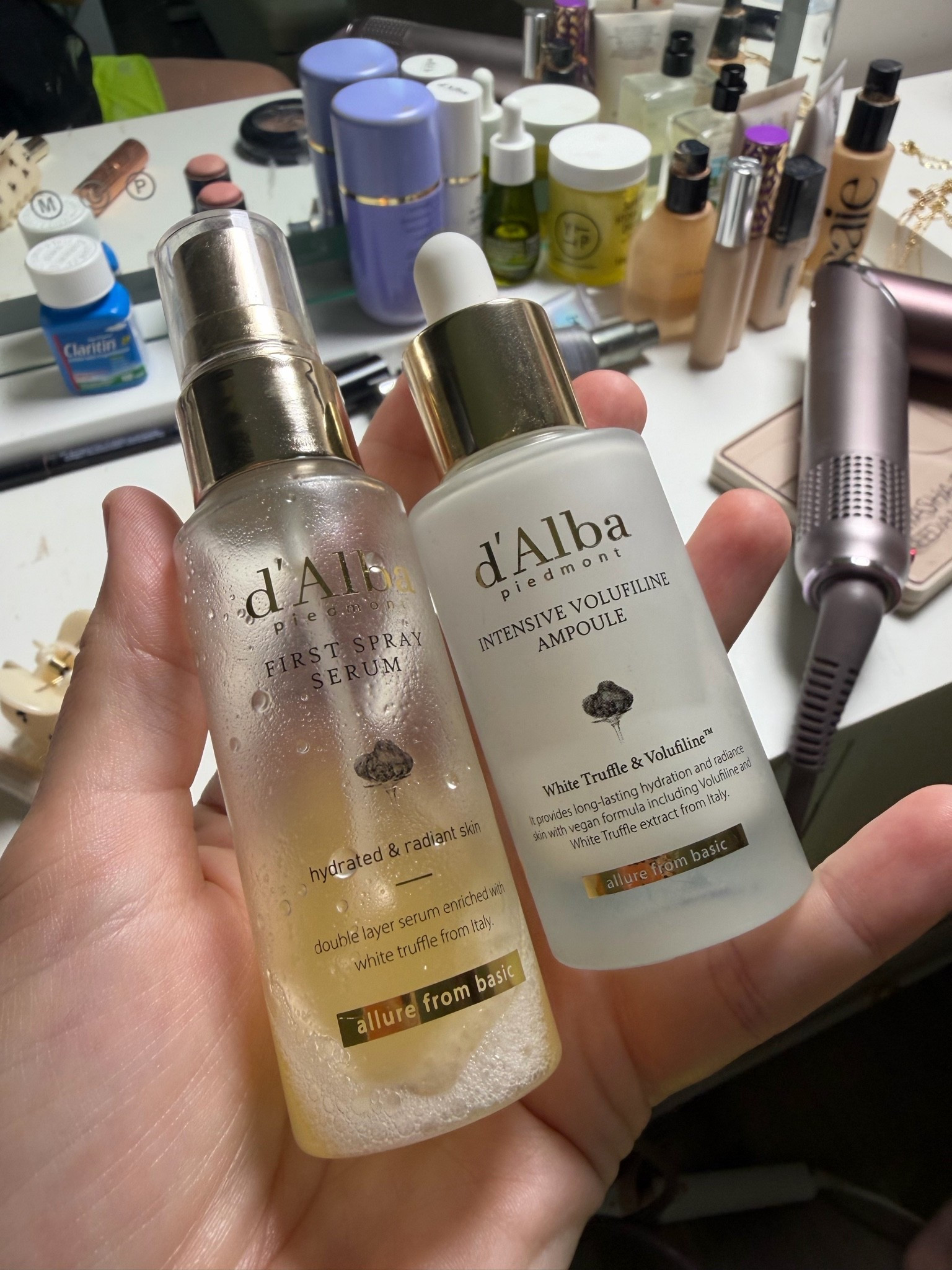 These two d’Alba products together are basically the glowy, hydrated skin dream team ✨

d’Alba First Spray Serum — a bi-phase facial mist that gives skin an instant boost of hydration and that pretty, glass-skin glow. I love that it can be used during skincare, before makeup, or even misted over makeup when your skin needs a little refresh. Shake it up first to mix the serum + oil layers!

d’Alba Intensive Volufiline Ampoule — more of a concentrated treatment step. It’s designed to deeply hydrate and help skin look plumper, smoother and more bouncy, especially in areas where you want that fuller, juicy-skin appearance.

Together: mist → ampoule → moisturizer for hydrated, plump, luminous skin. Basically the kind of skincare combo that makes you want to skip foundation. 🤍✨