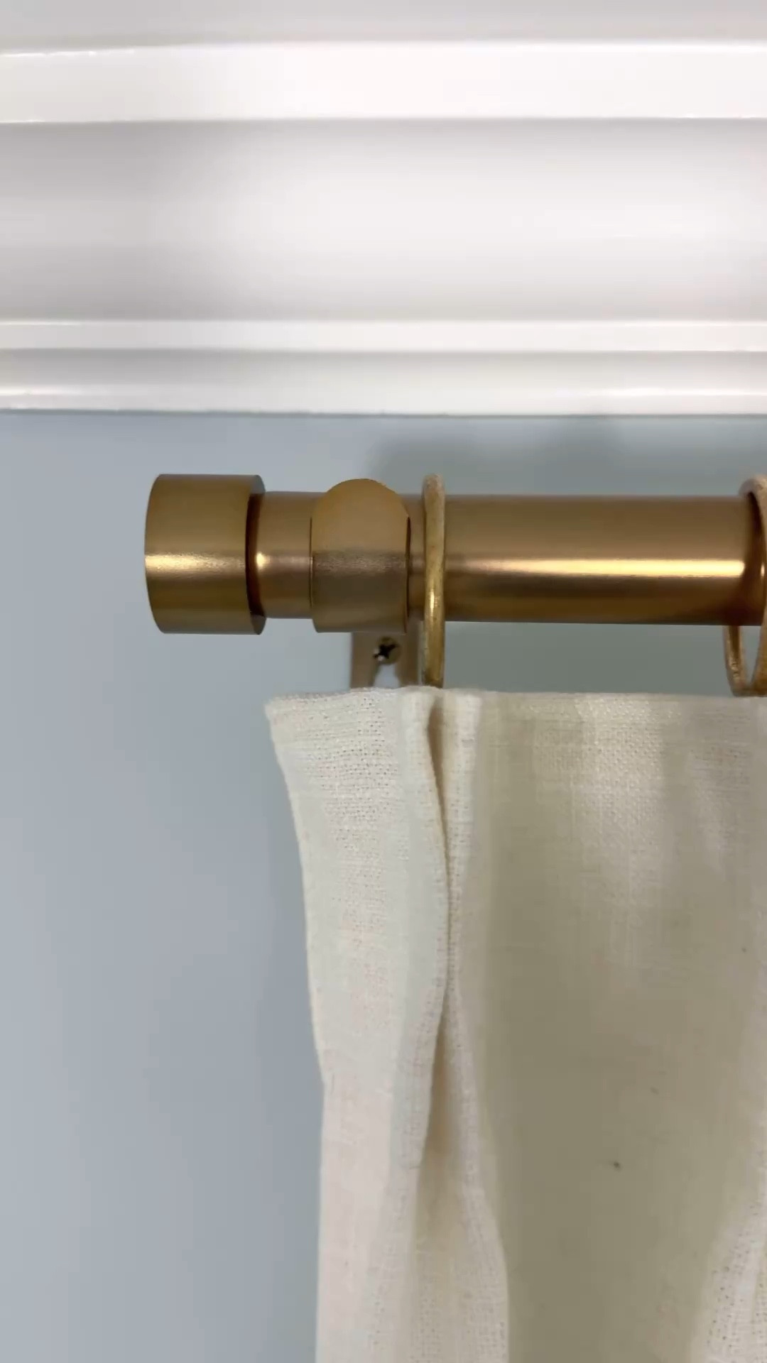 I ordered way too many Amazon curtain rods trying to get this right…
and let me tell you—not all of them are created equal.

Some looked cheap, some felt flimsy, and a few were actually really good.

These are the ones I ended up keeping—they feel sturdy, look high-end, and don’t scream ‘Amazon find.’

Saving you the trial and error on this one.

#LTKHome